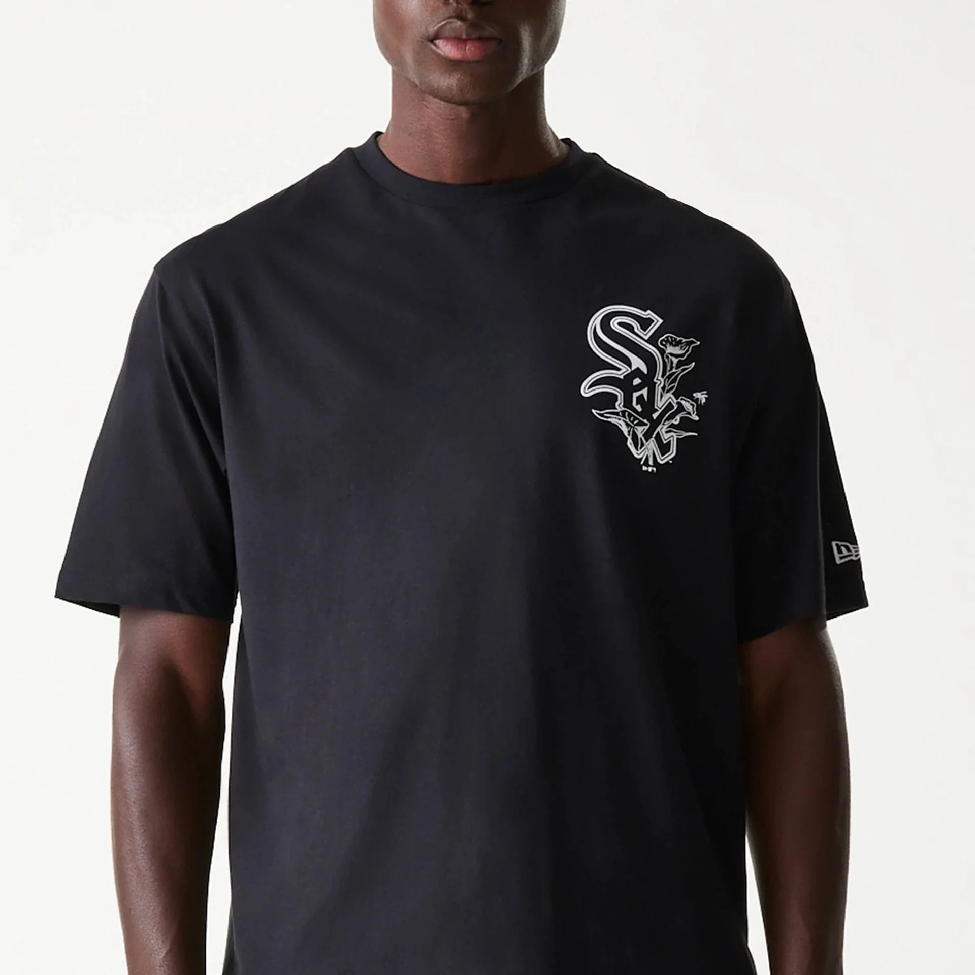 Chicago White Sox MLB Floral Graphic Black Oversized T-Shirt - Image 5