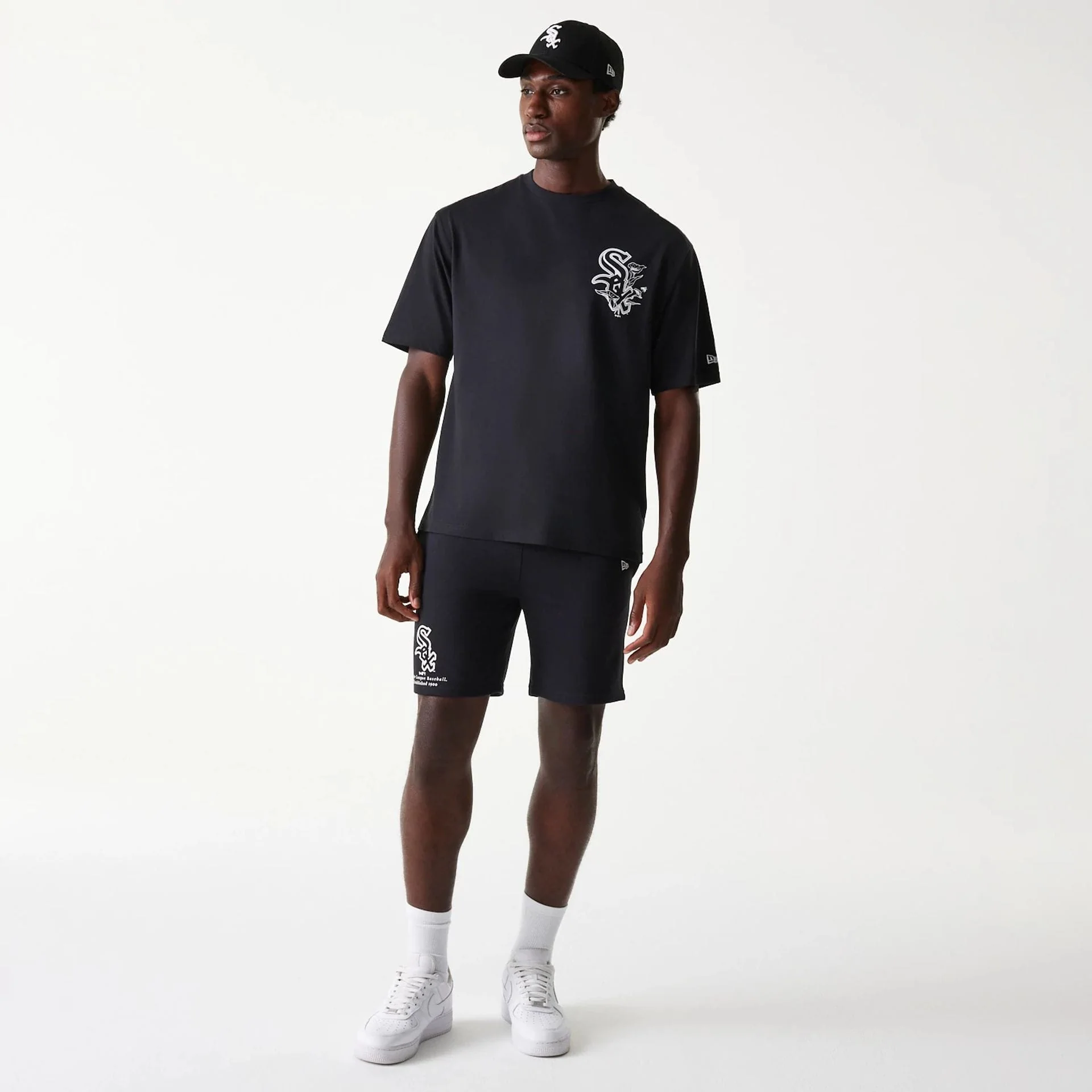 Chicago White Sox MLB Floral Graphic Black Oversized T-Shirt - Image 8