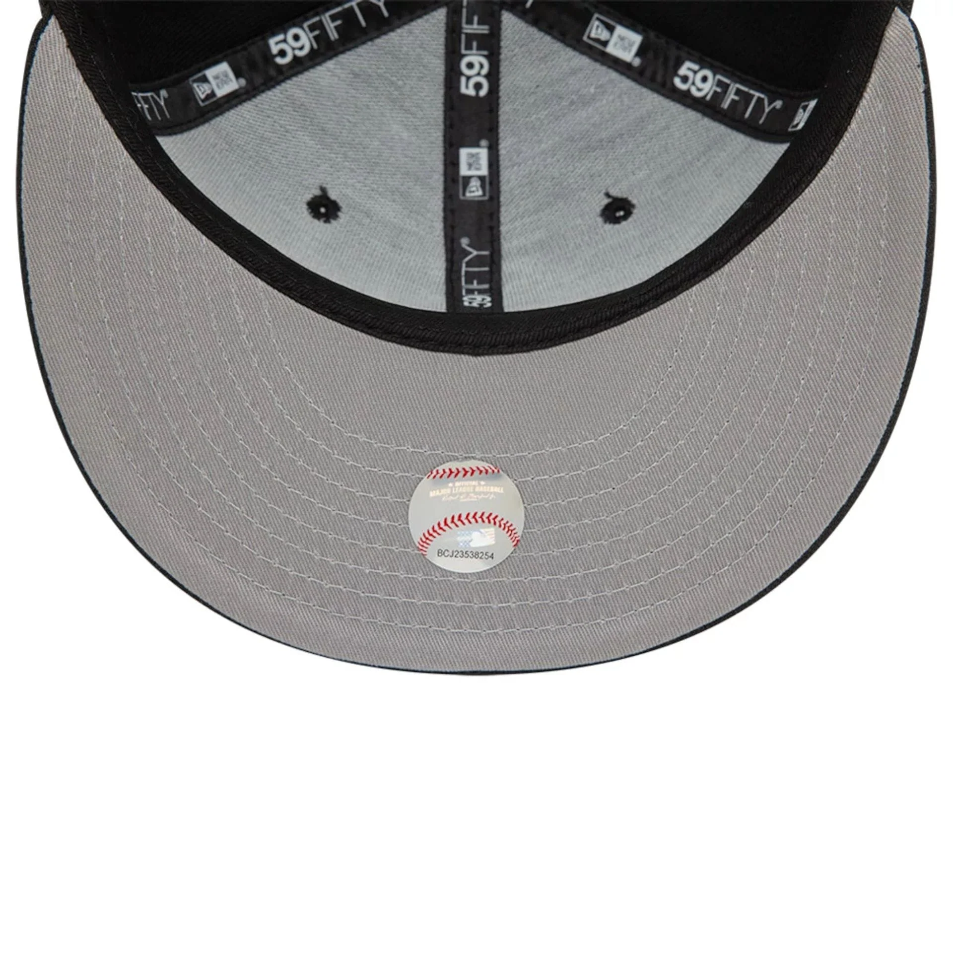 Chicago White Sox MLB Heart Icon Black 59FIFTY Fitted Cap - Image 2