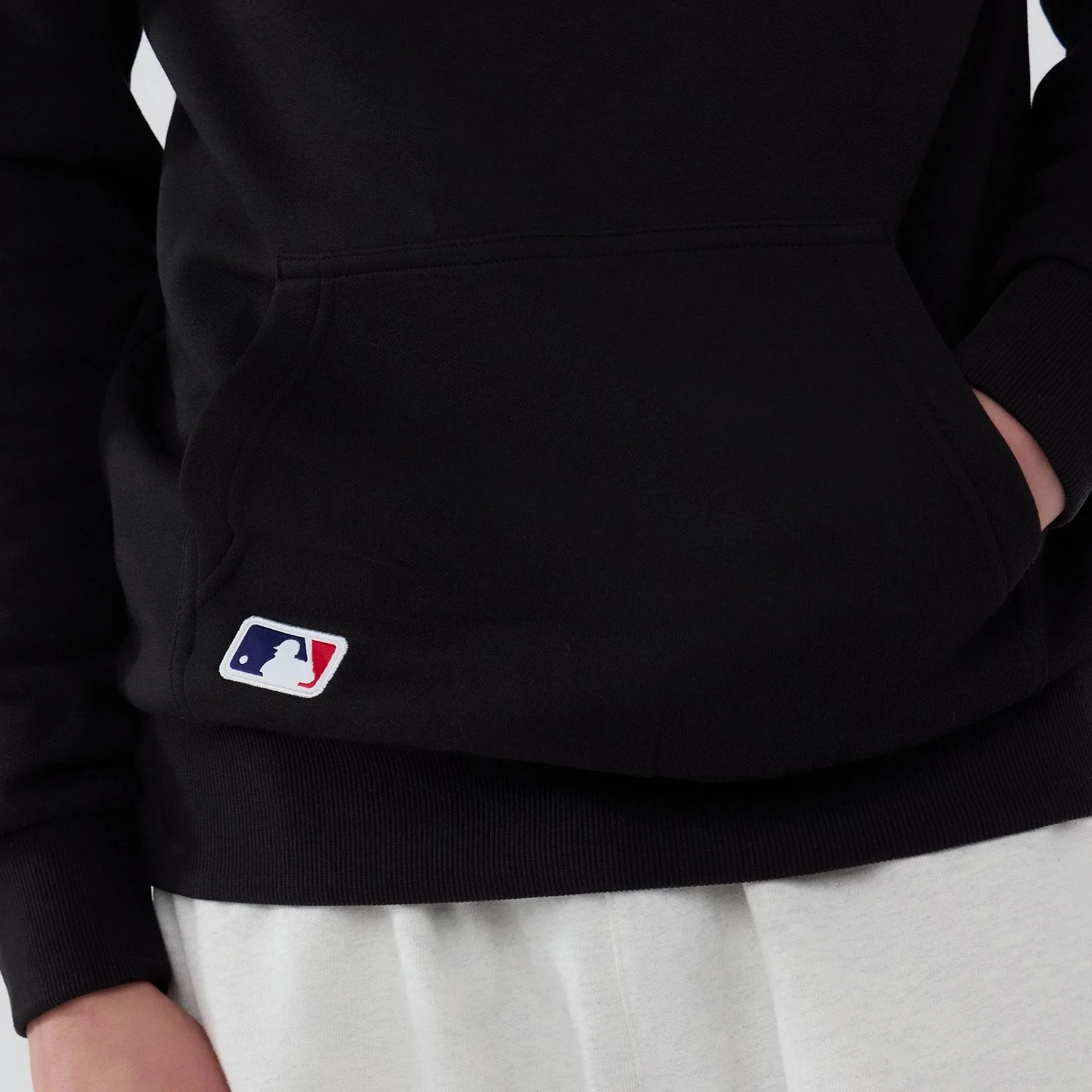 Cincinnati Reds MLB Black Pullover Hoodie - Image 6