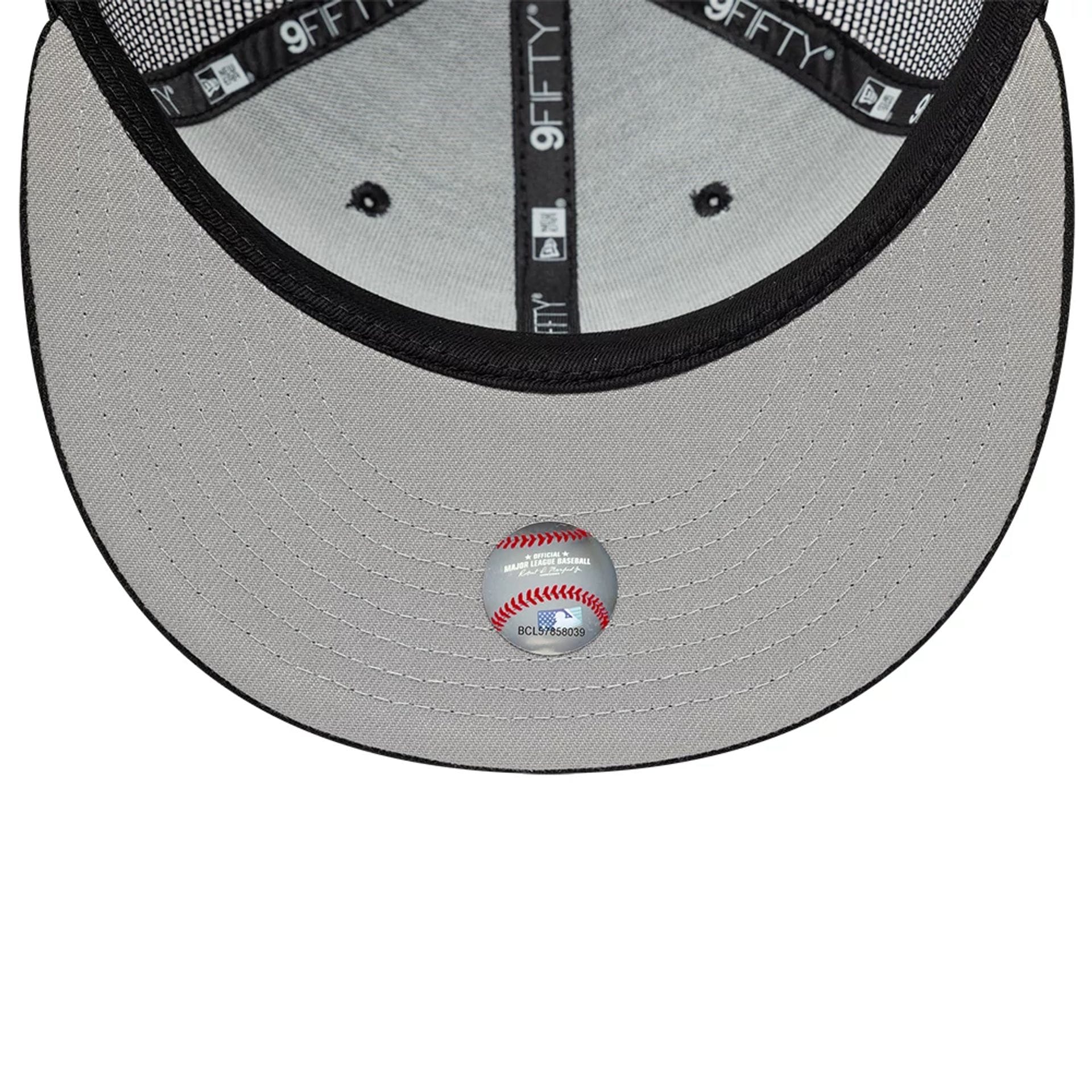 LA Dodgers MLB Evergreen Black 9FIFTY Trucker Adjustable Cap - Image 2