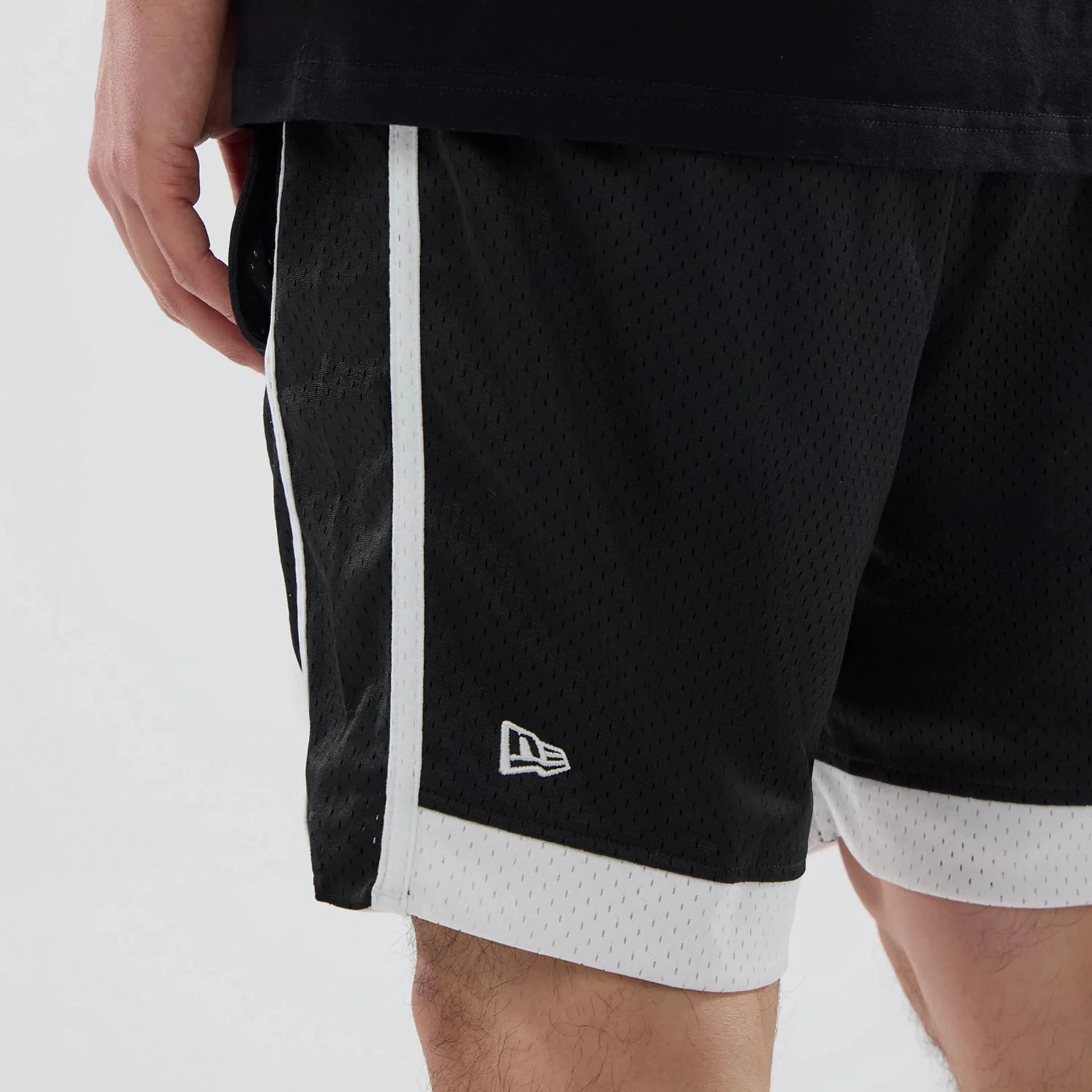 LA Kings NHL Black Mesh Shorts - Image 3