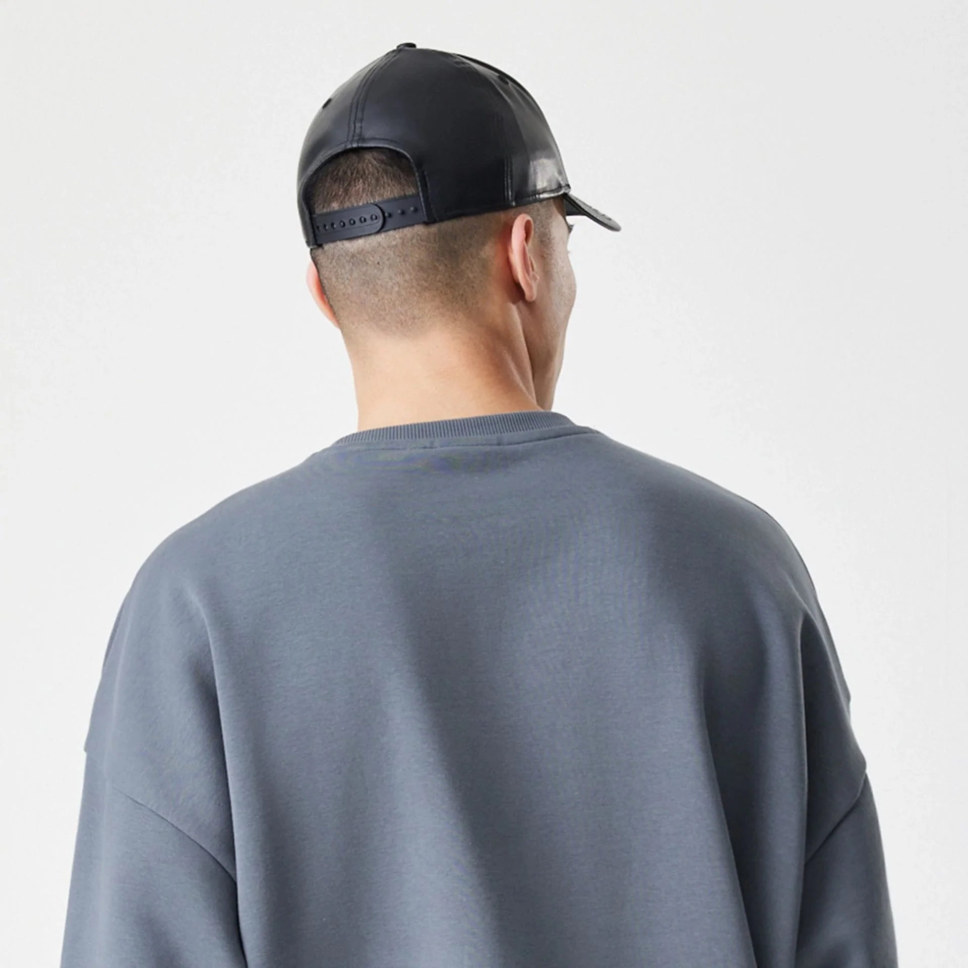 LA Lakers NBA Linear Dark Grey Crew Neck Sweater - Image 7