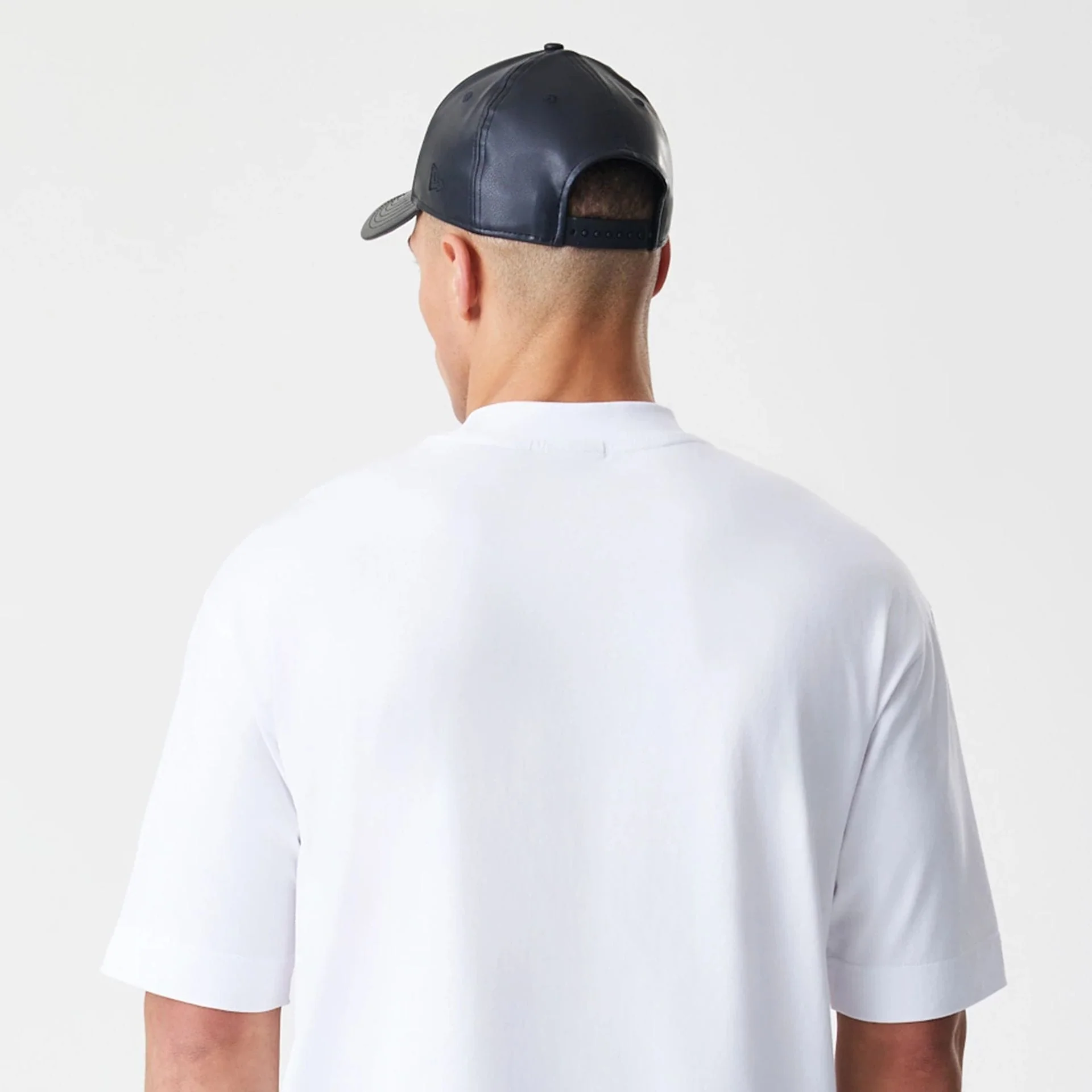 LA Lakers NBA Linear White T-Shirt - Image 8