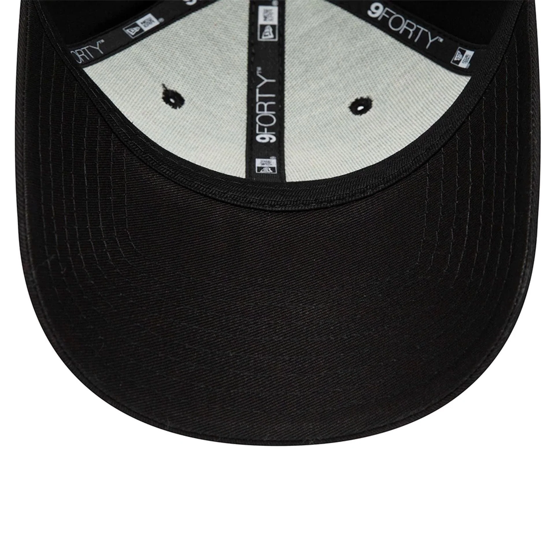 Manchester United FC Youth Core Black 9FORTY Adjustable Cap - Image 5