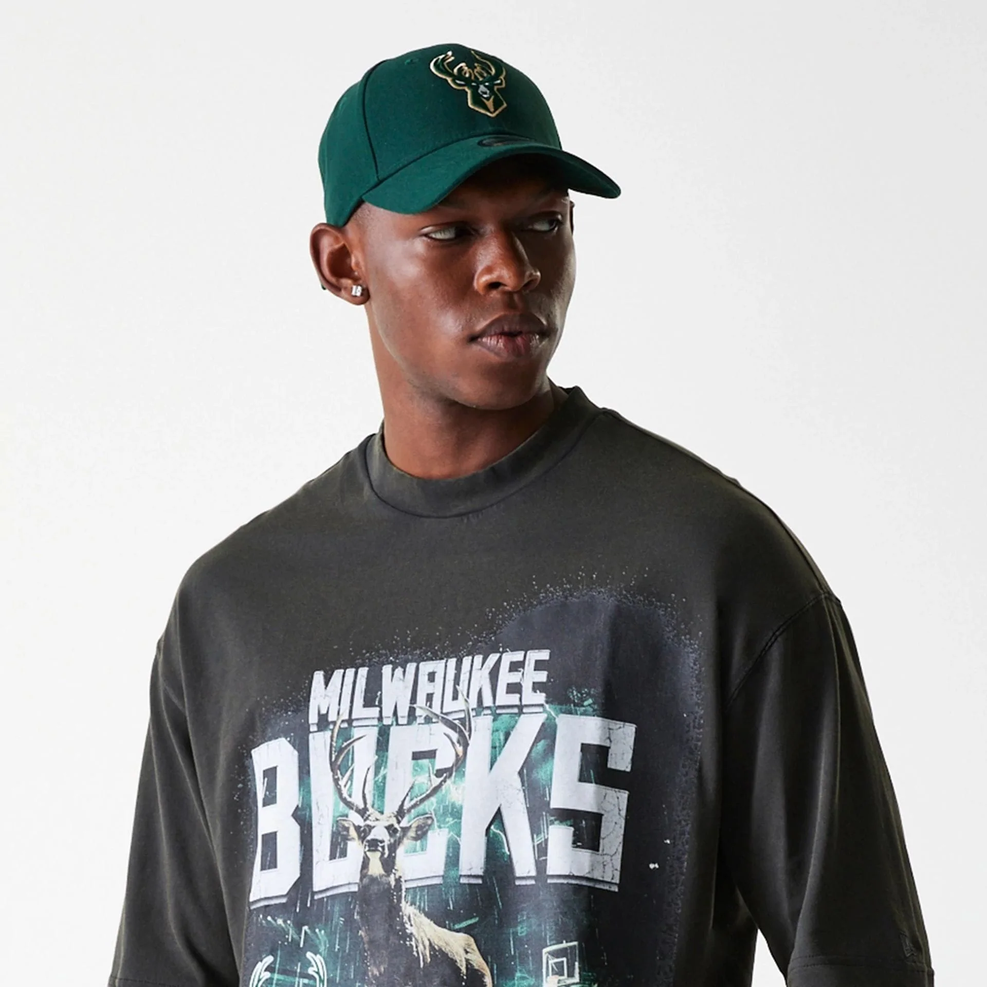 Milwaukee Bucks NBA Washed Graphic Grey T-Shirt - Image 5