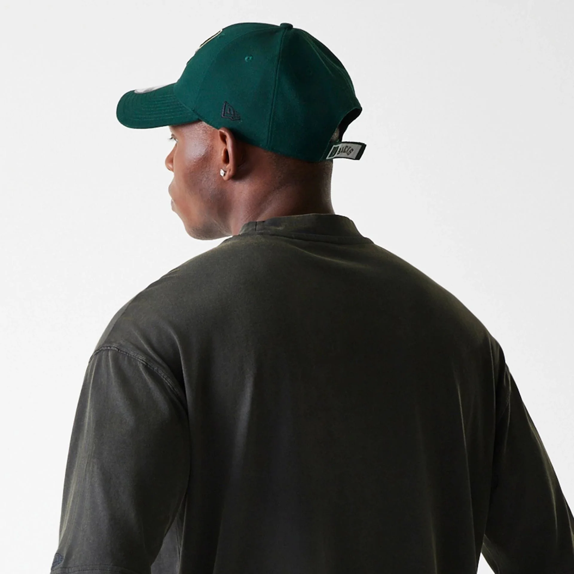 Milwaukee Bucks NBA Washed Graphic Grey T-Shirt - Image 8