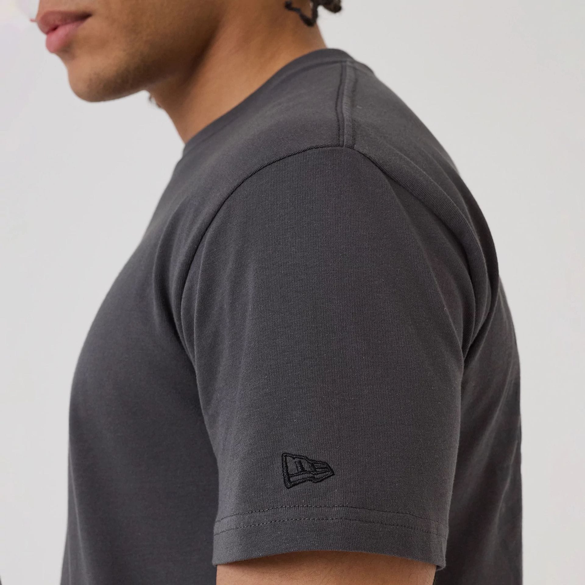 New Era Circle Grey T-Shirt - Image 6