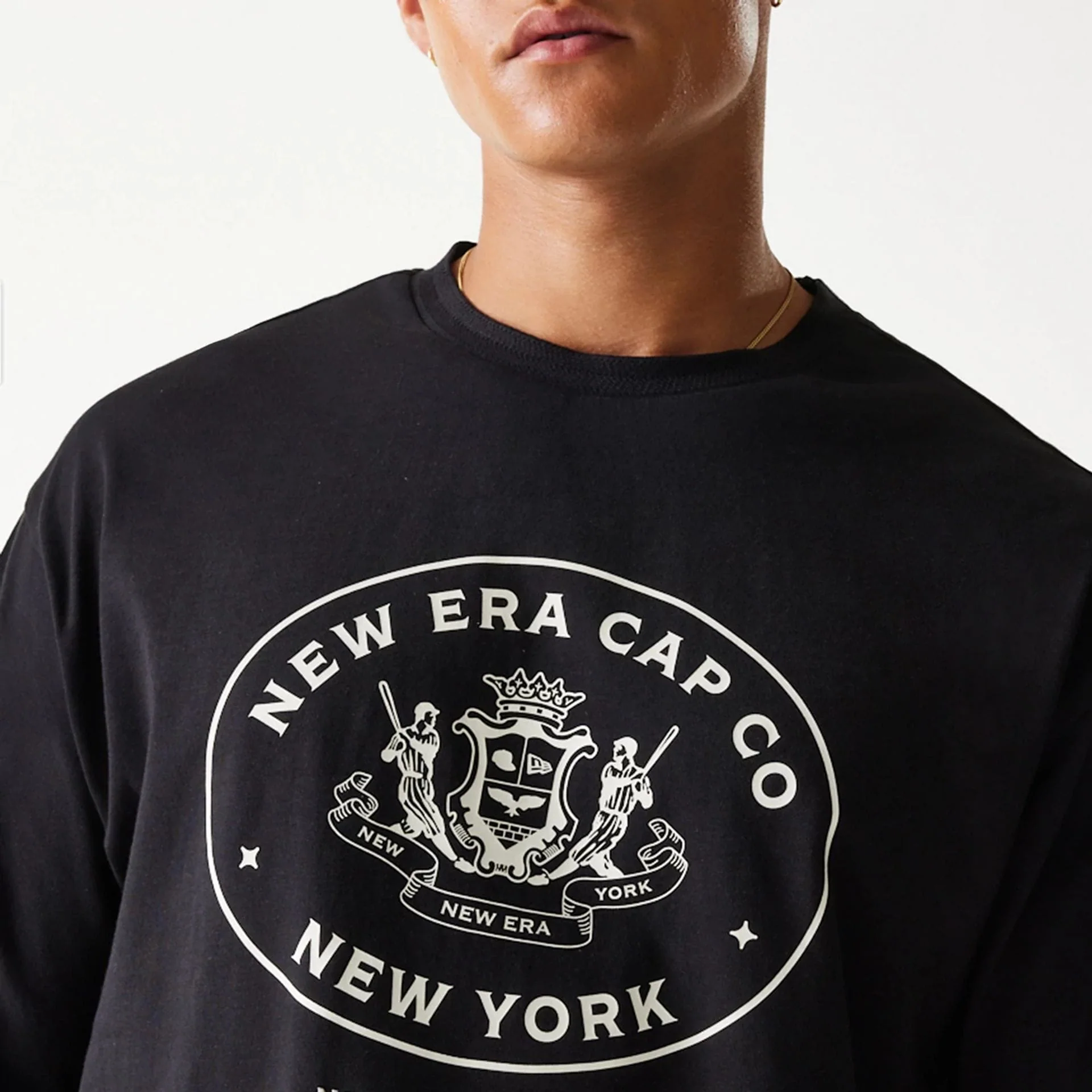 New Era Crest Black Oversized T-Shirt - Image 6