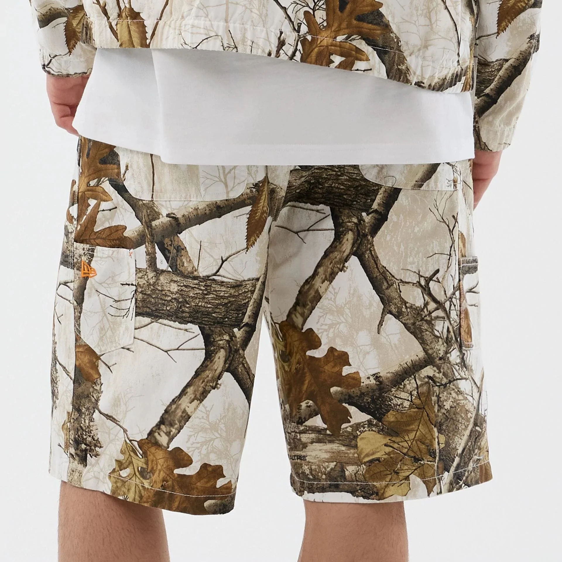 New Era Earthy Skin Real Tree Snow Oversized Shorts - Image 5