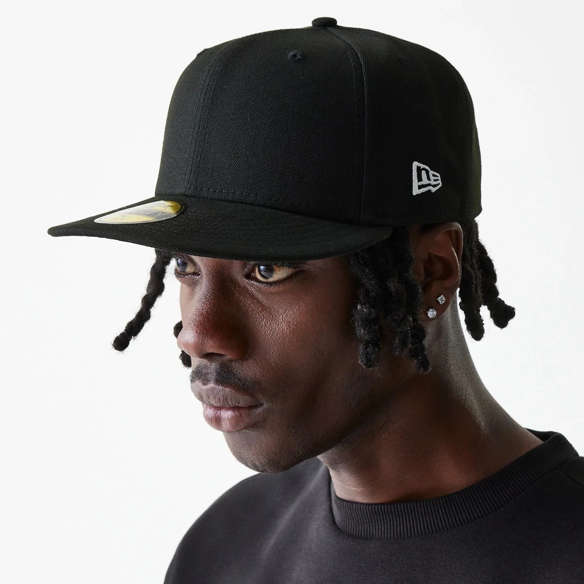 New Era Essential Black 59FIFTY Fitted Cap - Image 4