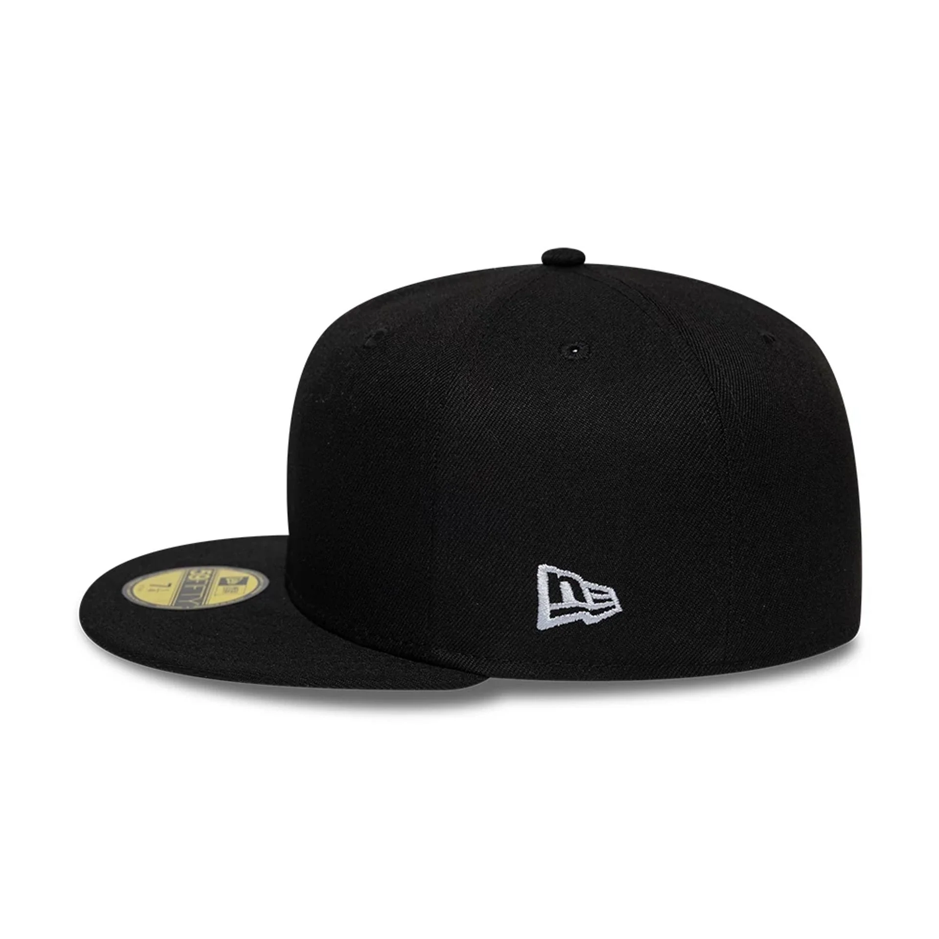New Era Essential Black 59FIFTY Fitted Cap - Image 4