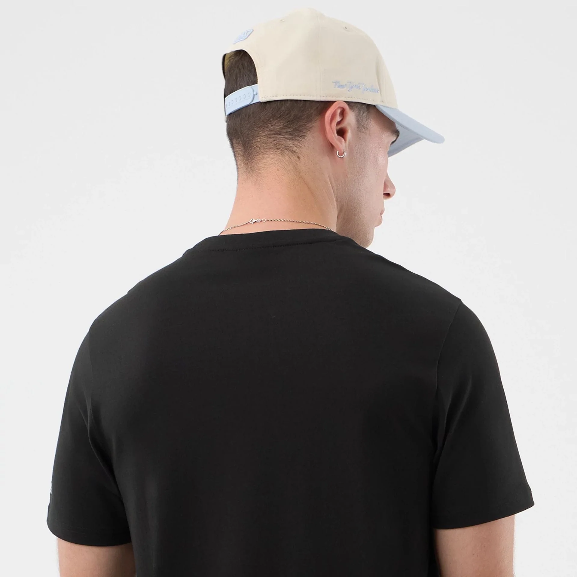 New Era Logo Graphic Black T-Shirt - Image 7