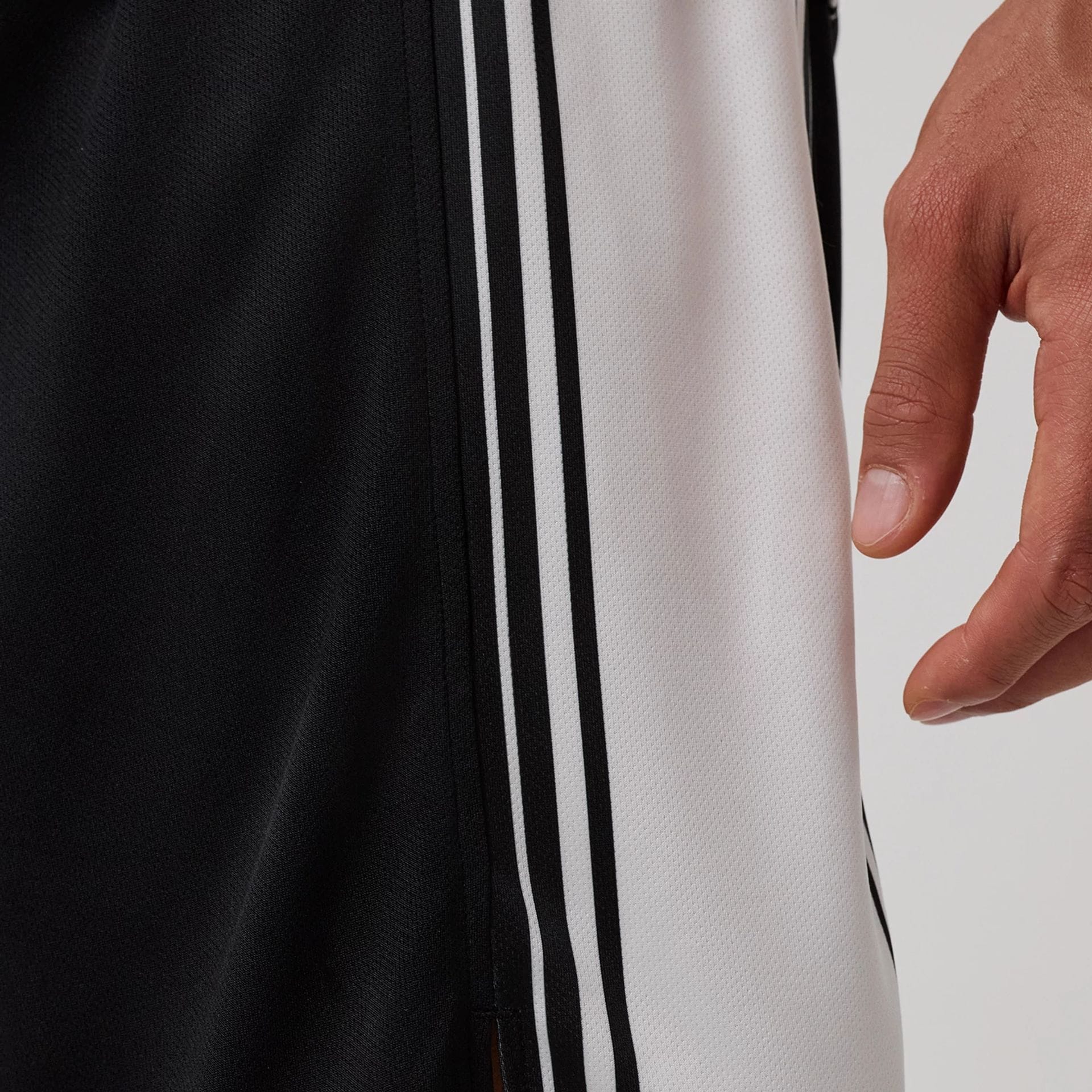 New Era Mesh Black Oversized Shorts - Image 4
