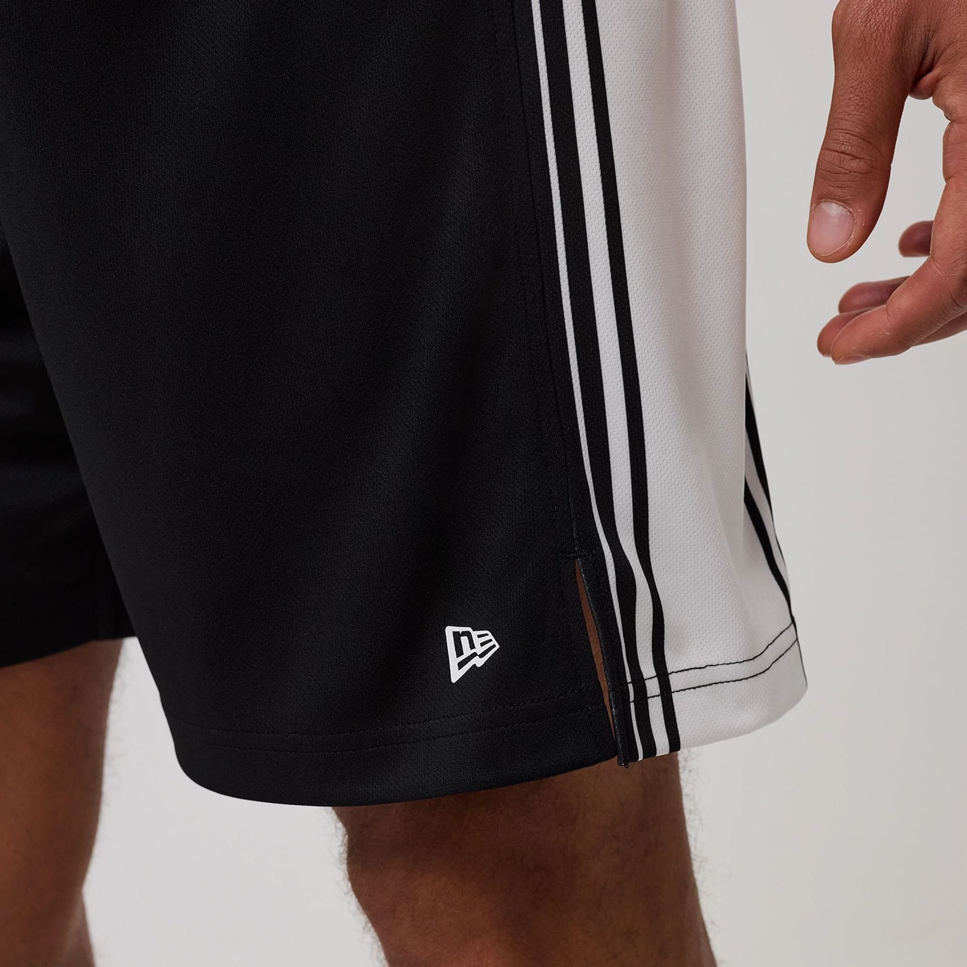 New Era Mesh Black Oversized Shorts - Image 7