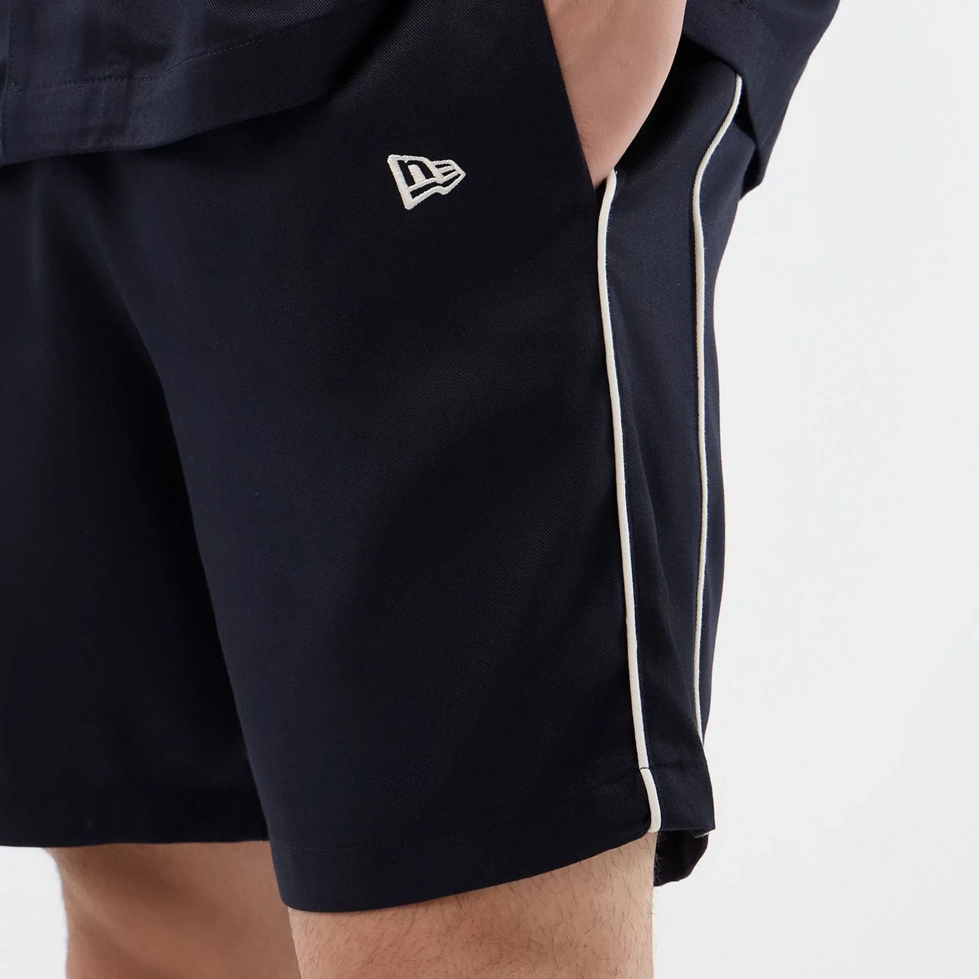 New Era Piping Navy Shorts - Image 4