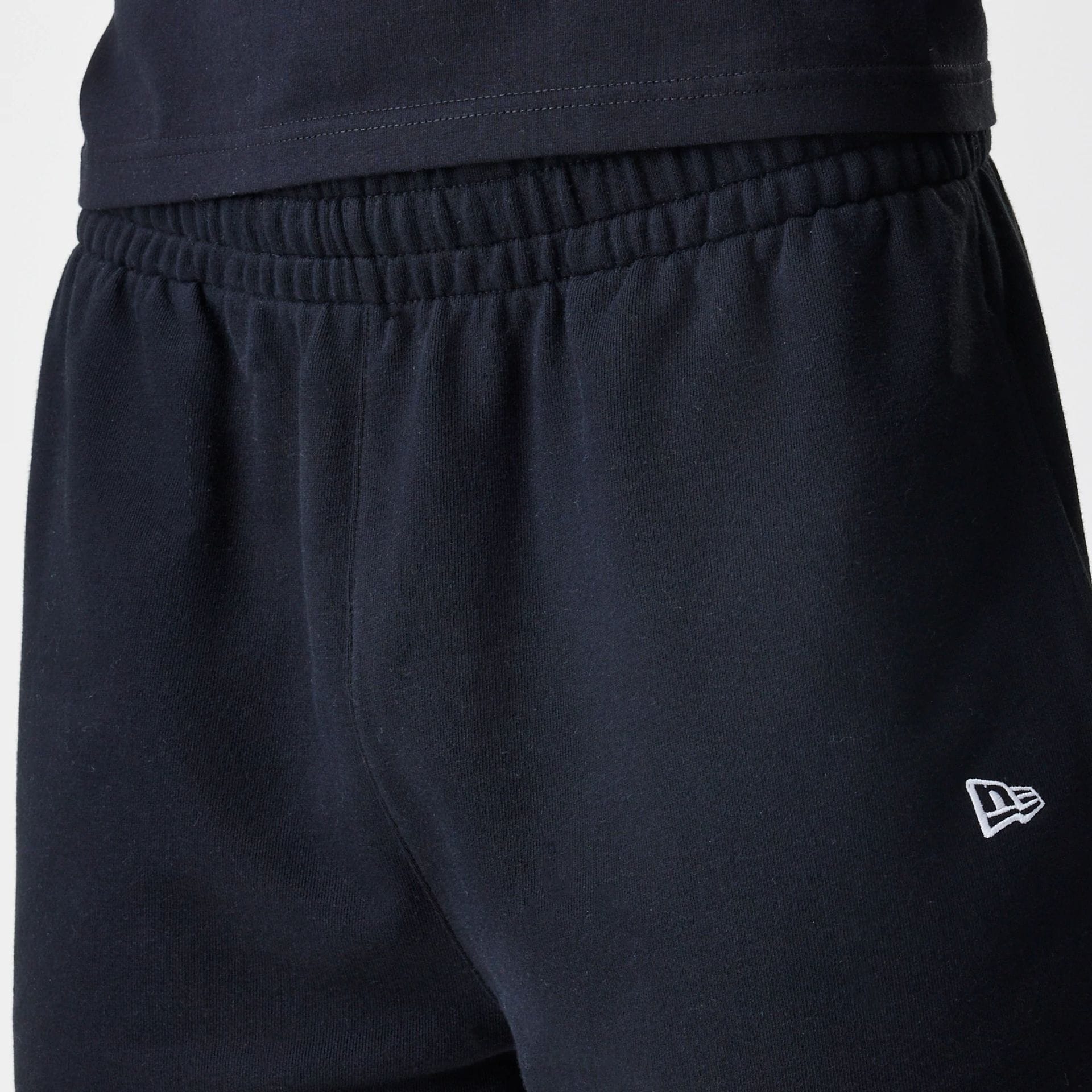 New Era Premium Essential Black Oversized Shorts - Image 4