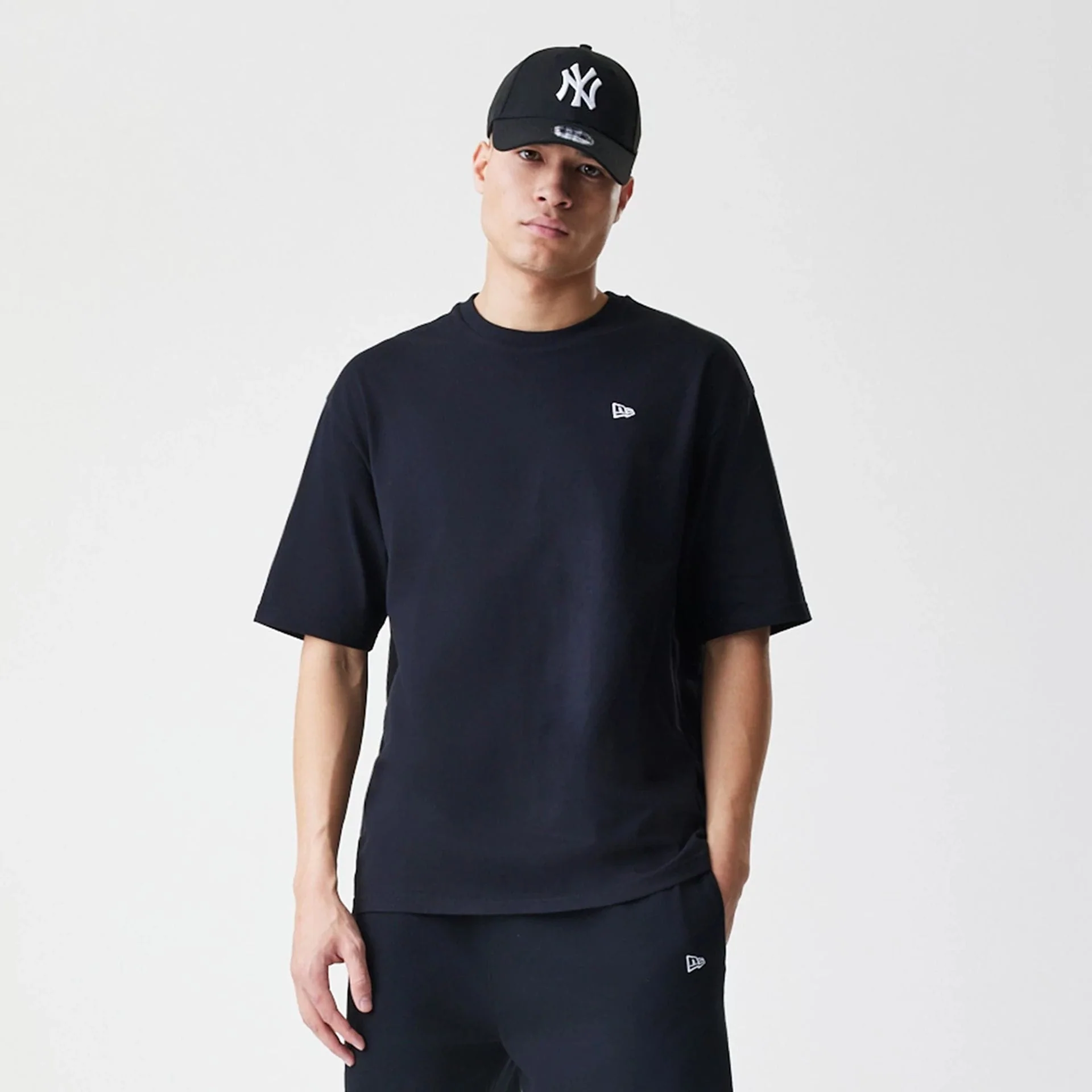 New Era Premium Essential Black Oversized T-Shirt - Image 3