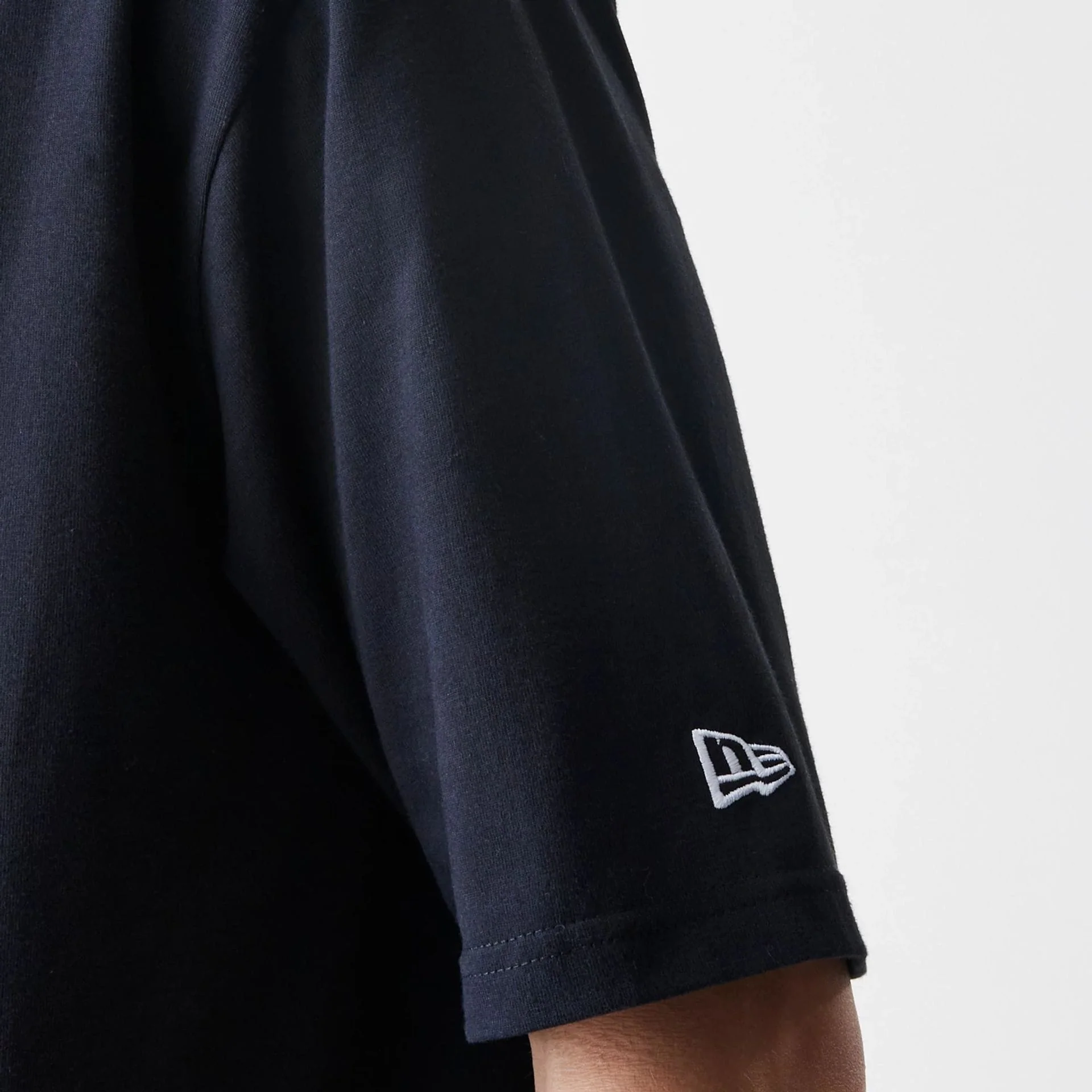 New Era Premium Essential Black Oversized T-Shirt - Image 5