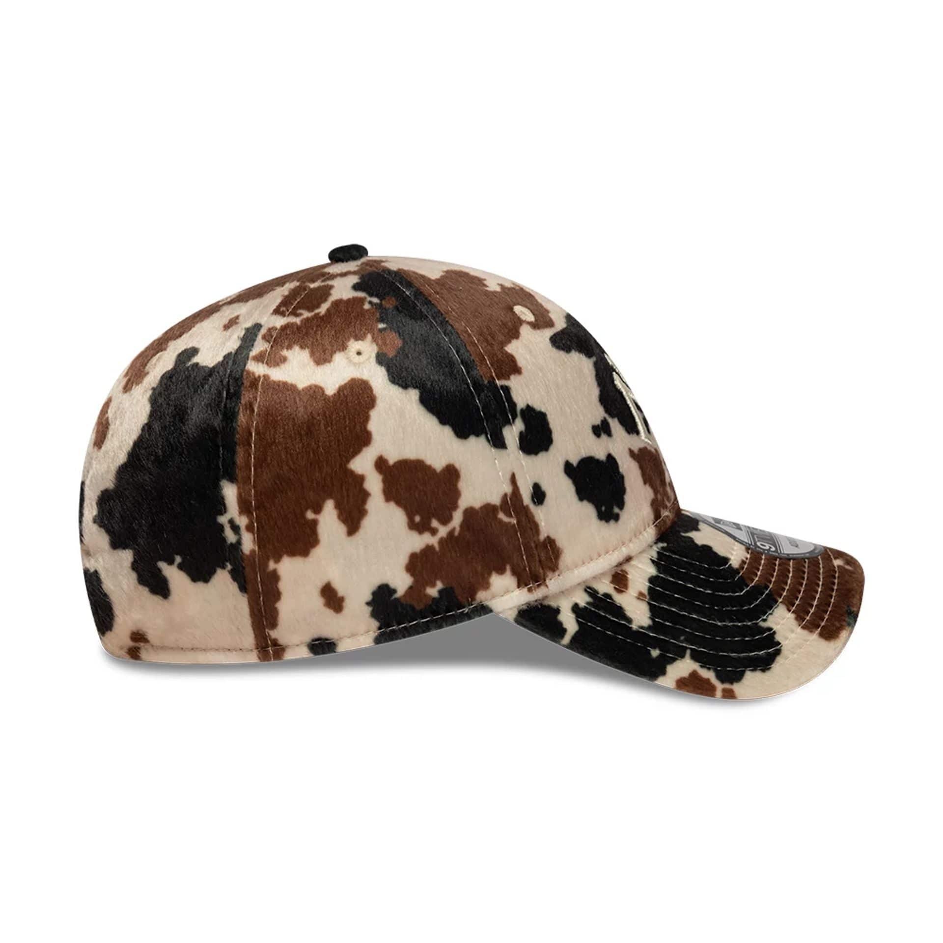 New York Yankees Animal Print Beige 9TWENTY Adjustable Cap - Image 7