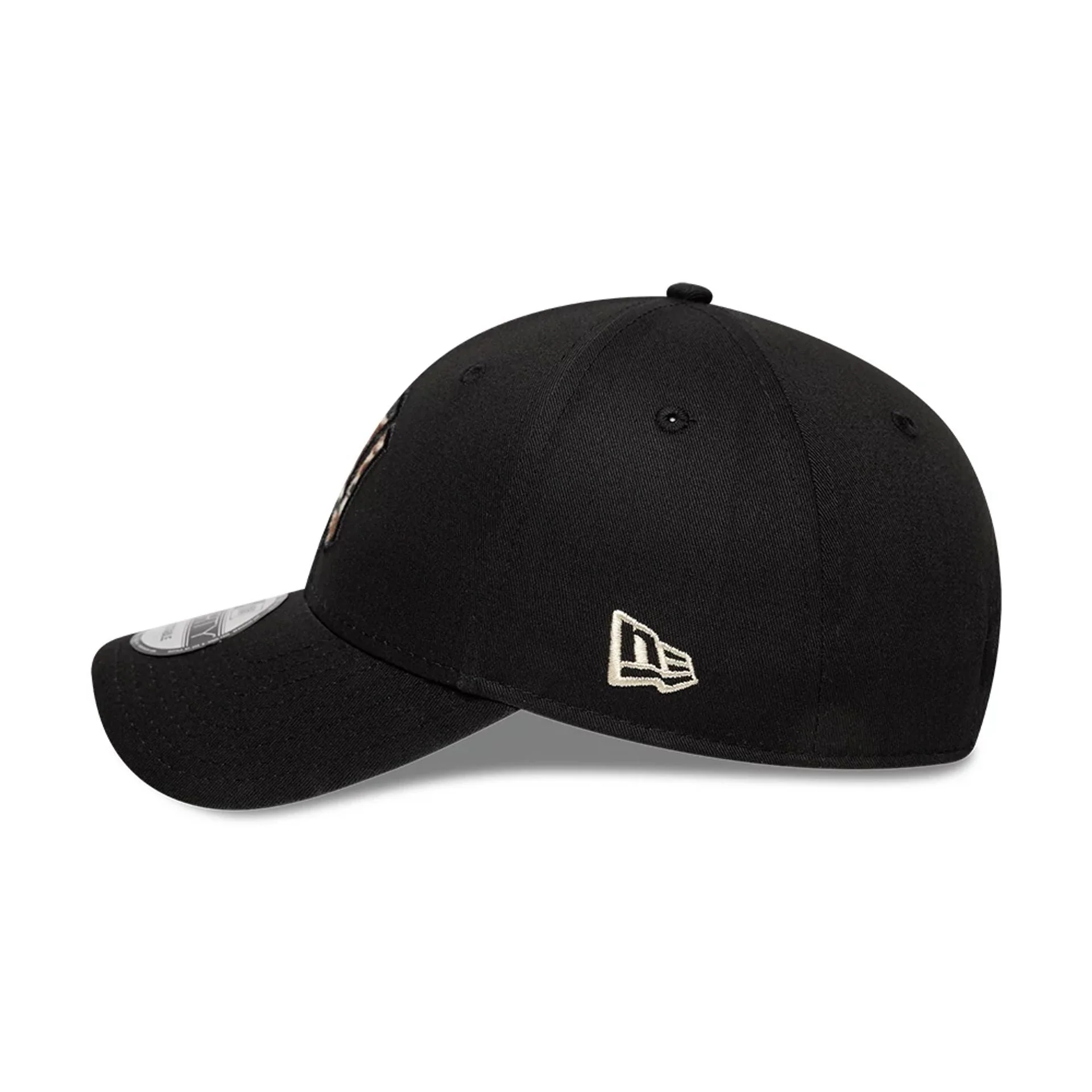 New York Yankees Animal Print Black 9FORTY Adjustable Cap - Image 4
