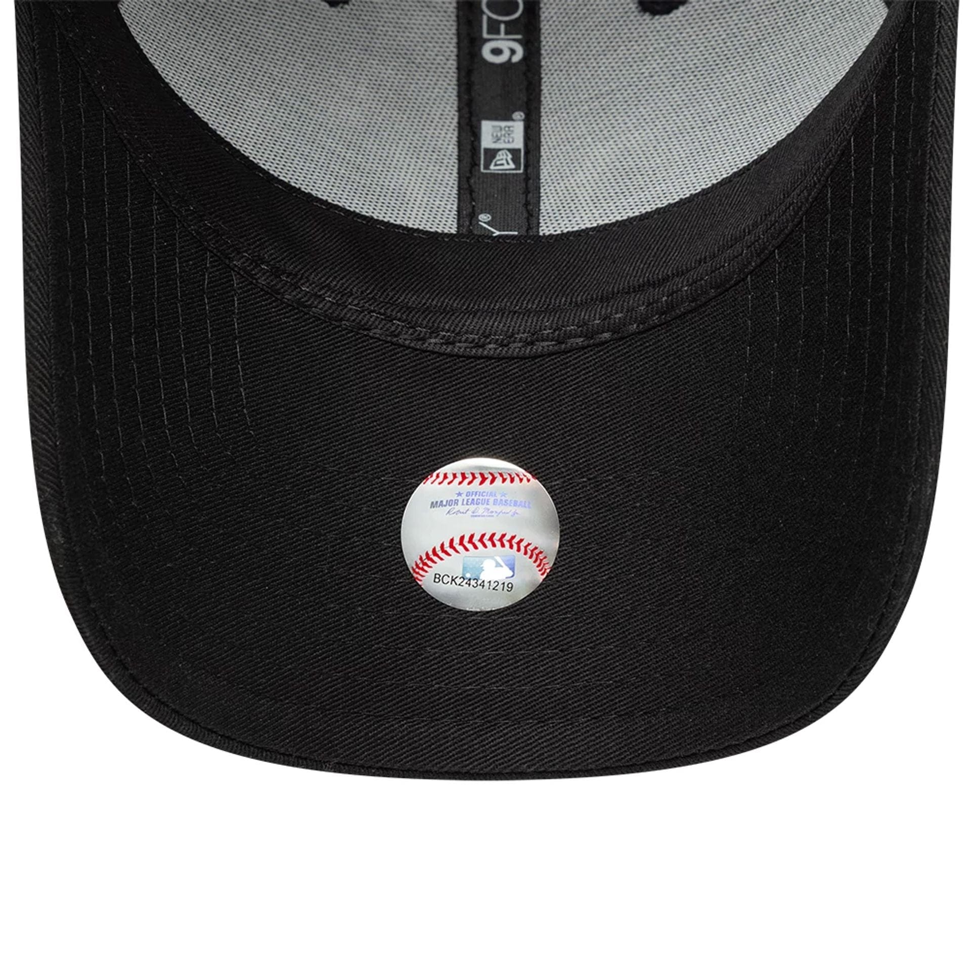 New York Yankees Animal Print Black 9FORTY Adjustable Cap - Image 7