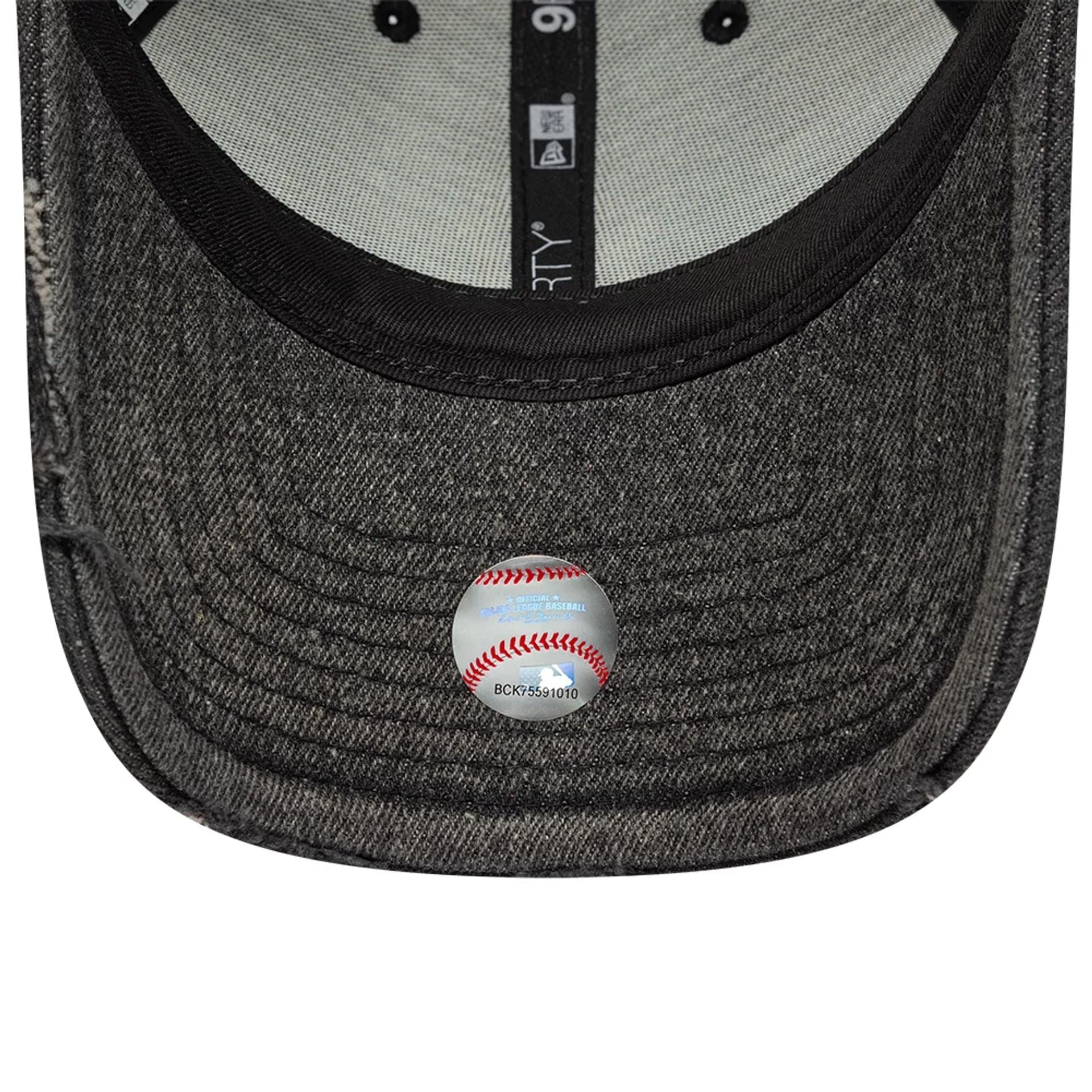 New York Yankees MLB Acid Wash Black 9FORTY Adjustable Cap - Image 5