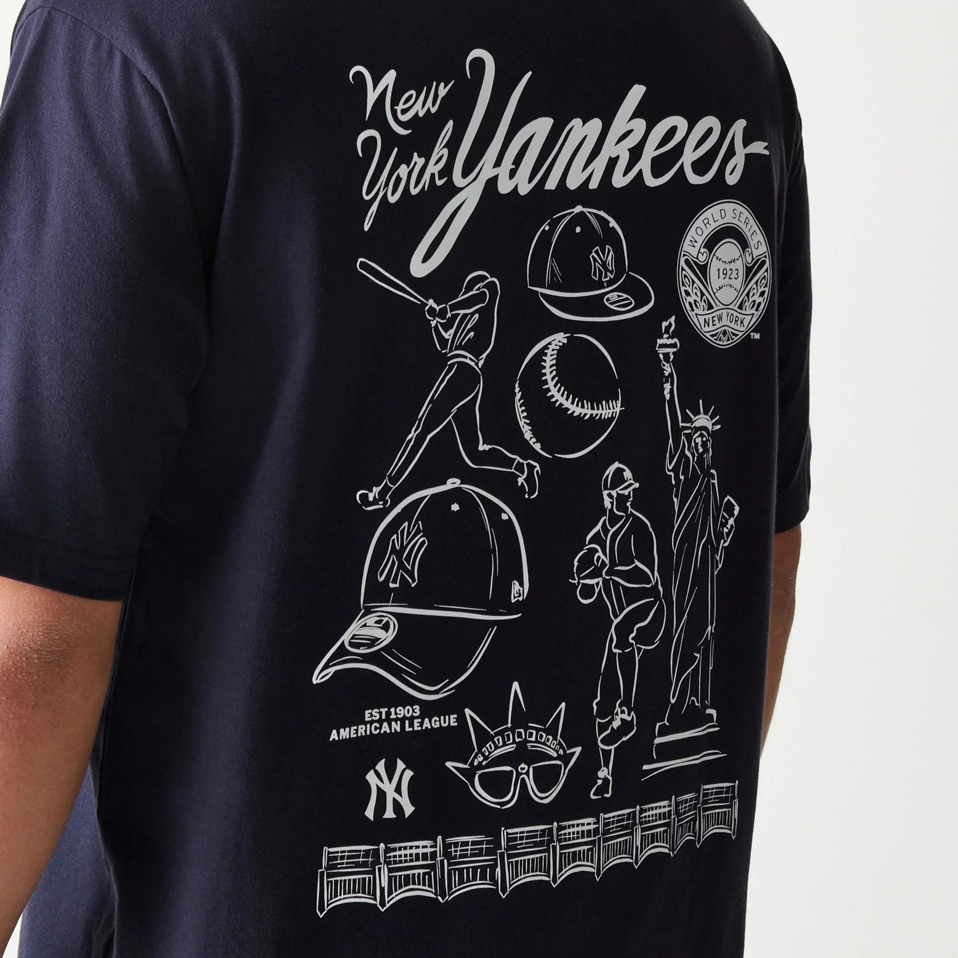 New York Yankees MLB Baseball Graphic Navy Oversized T-Shirt - Image 4