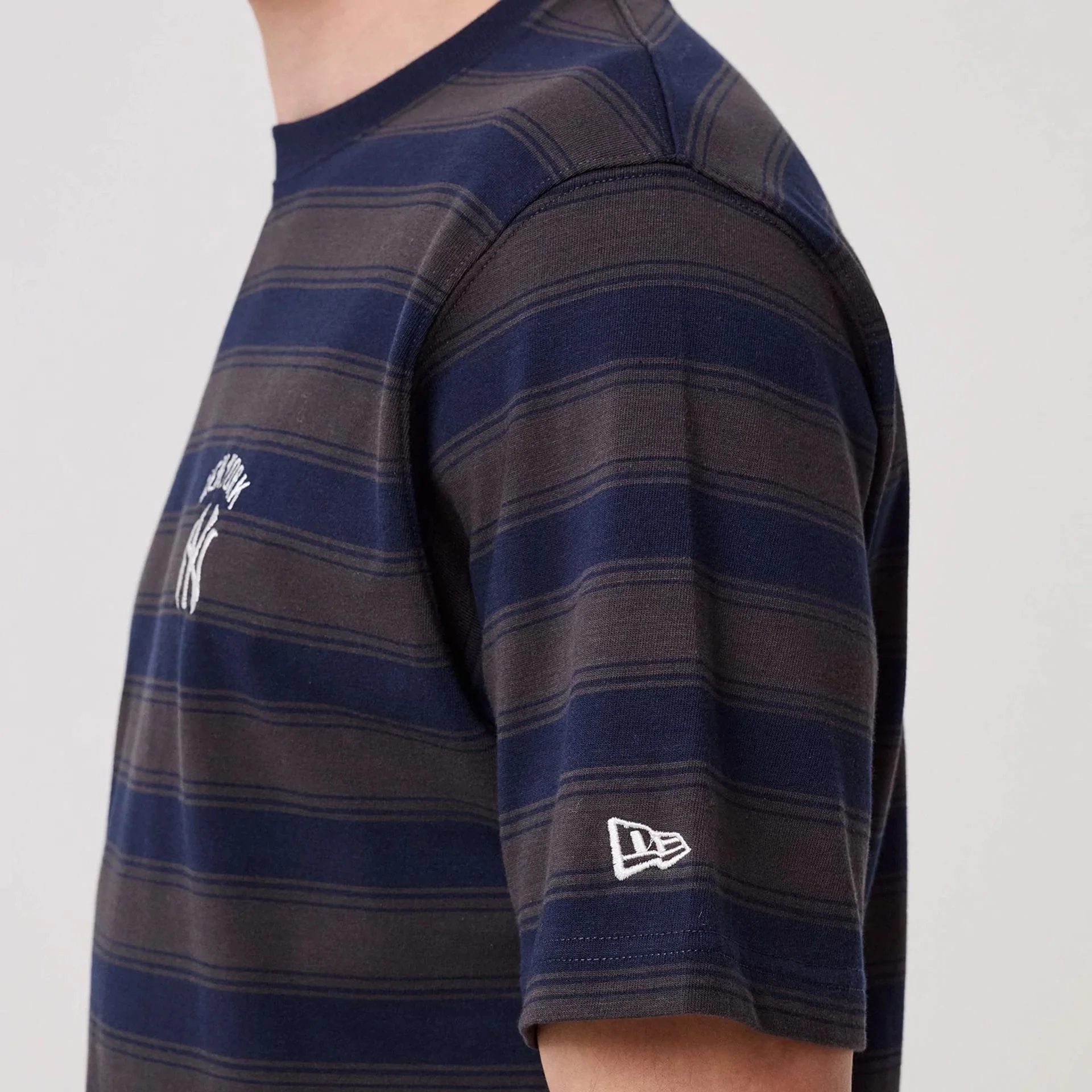 New York Yankees MLB Border Navy Oversized T-Shirt - Image 5