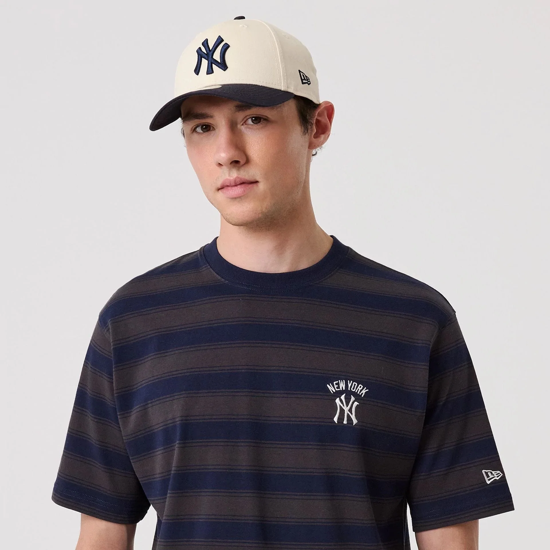 New York Yankees MLB Border Navy Oversized T-Shirt - Image 6