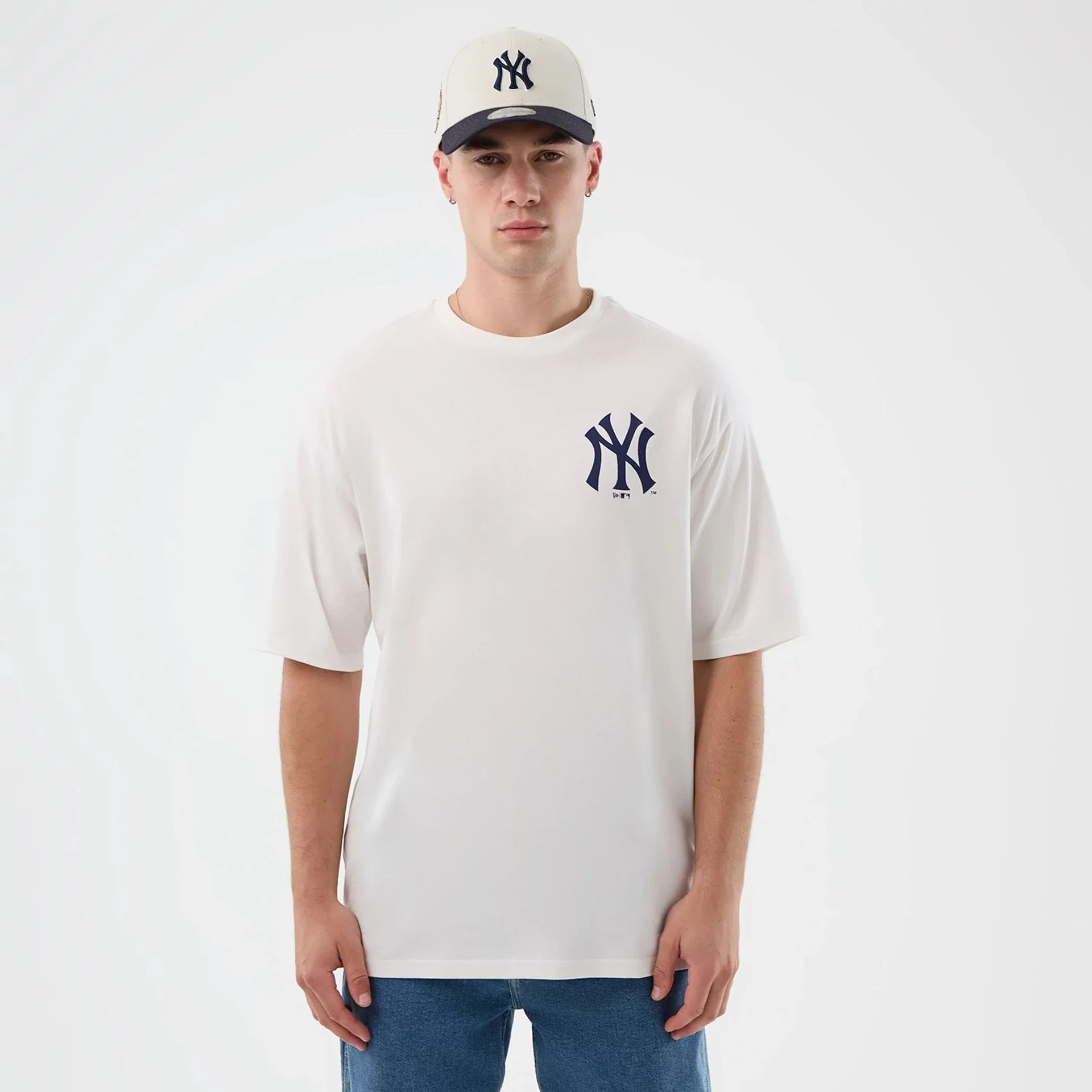 New York Yankees MLB Cap Graphic White Oversized T-Shirt - Image 3
