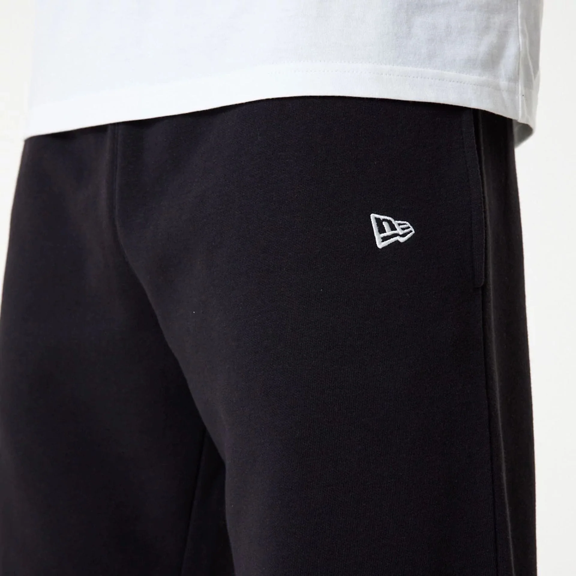 New York Yankees MLB Essential Black Joggers - Image 4