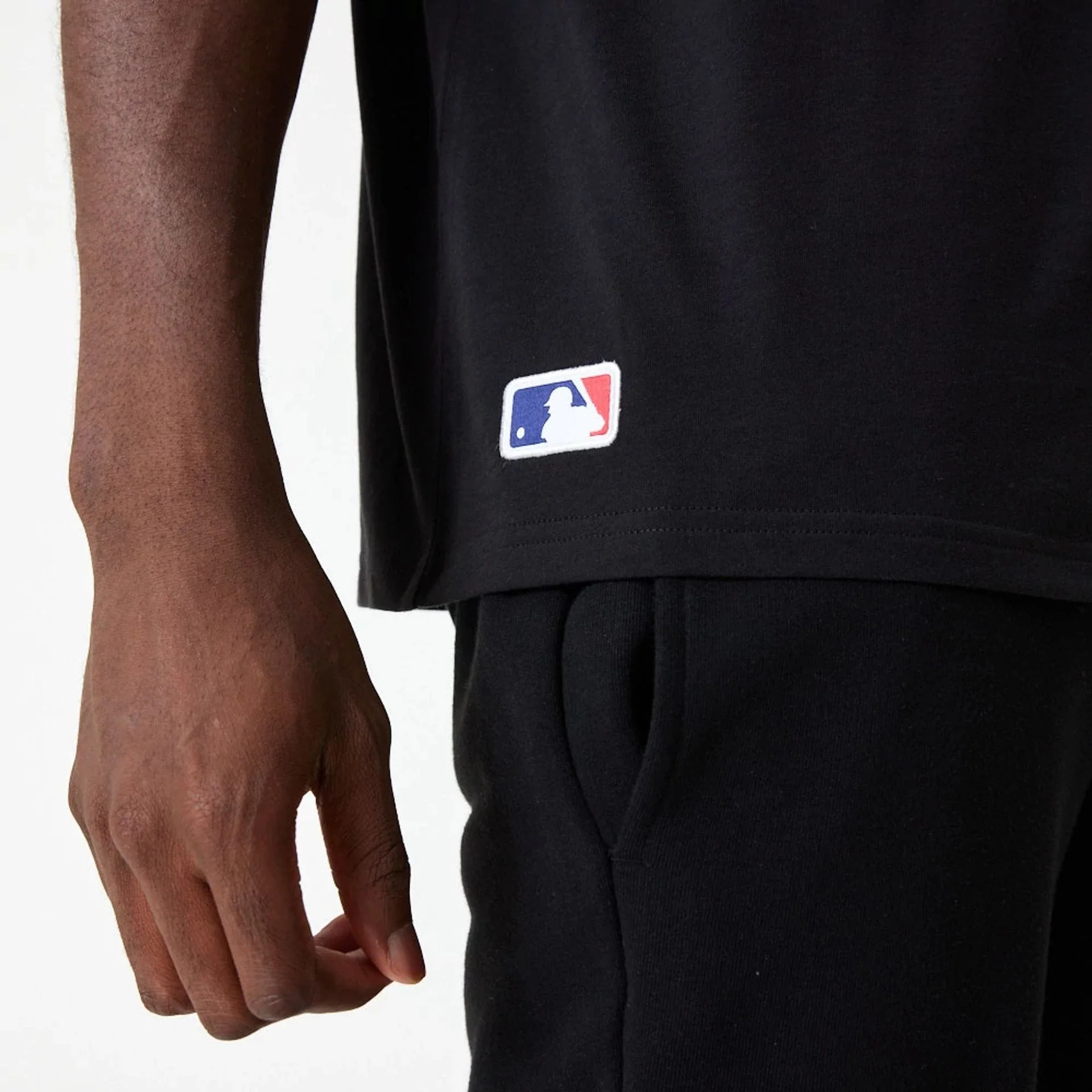 New York Yankees MLB Essential Black Oversized T-Shirt - Image 4