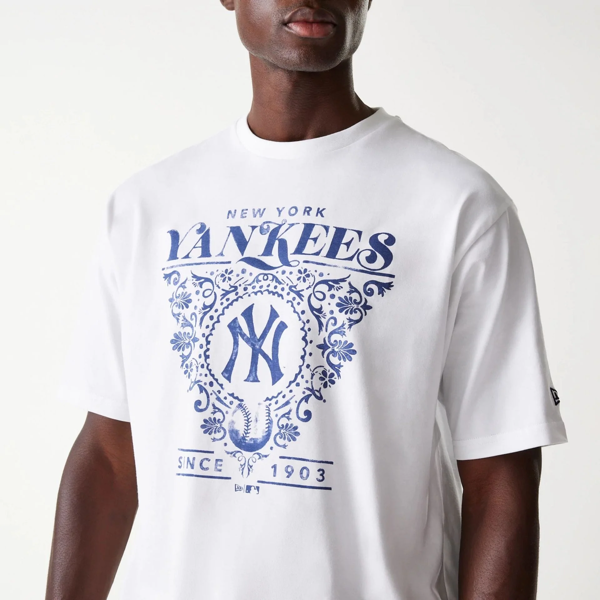 New York Yankees MLB Floral Graphic White Oversized T-Shirt - Image 3
