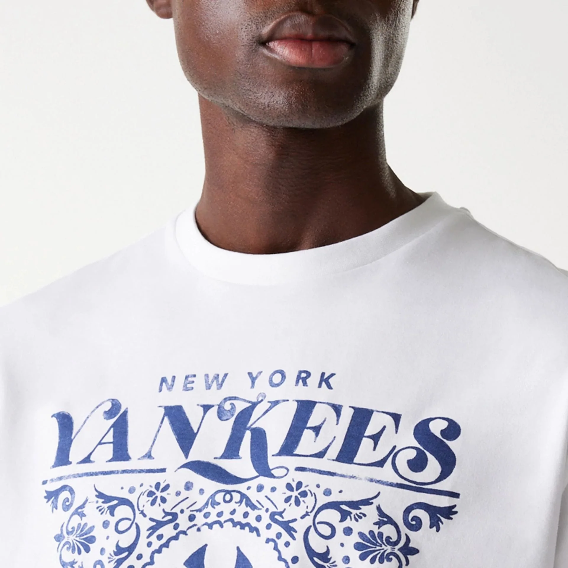 New York Yankees MLB Floral Graphic White Oversized T-Shirt - Image 6