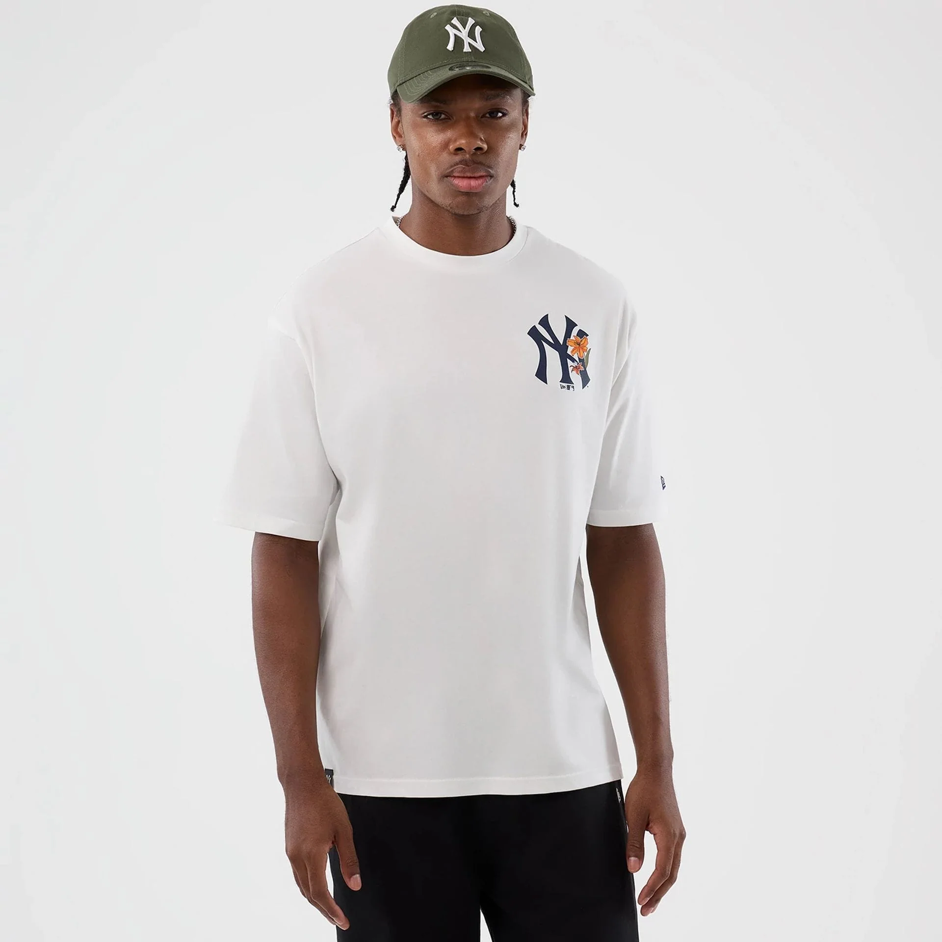 New York Yankees MLB Floral White Oversized T-Shirt - Image 3