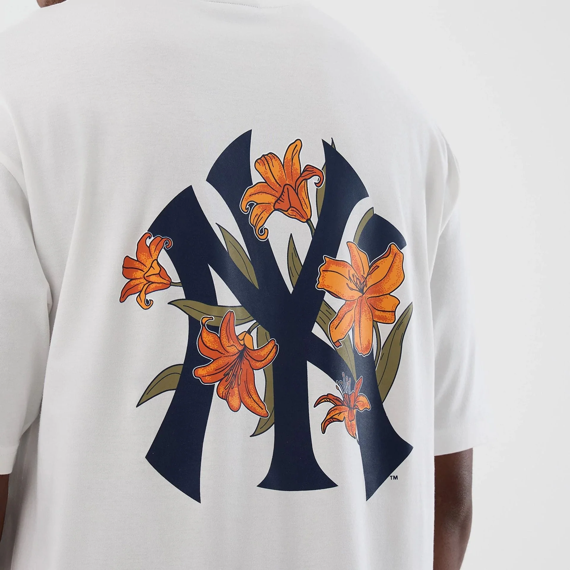 New York Yankees MLB Floral White Oversized T-Shirt - Image 4