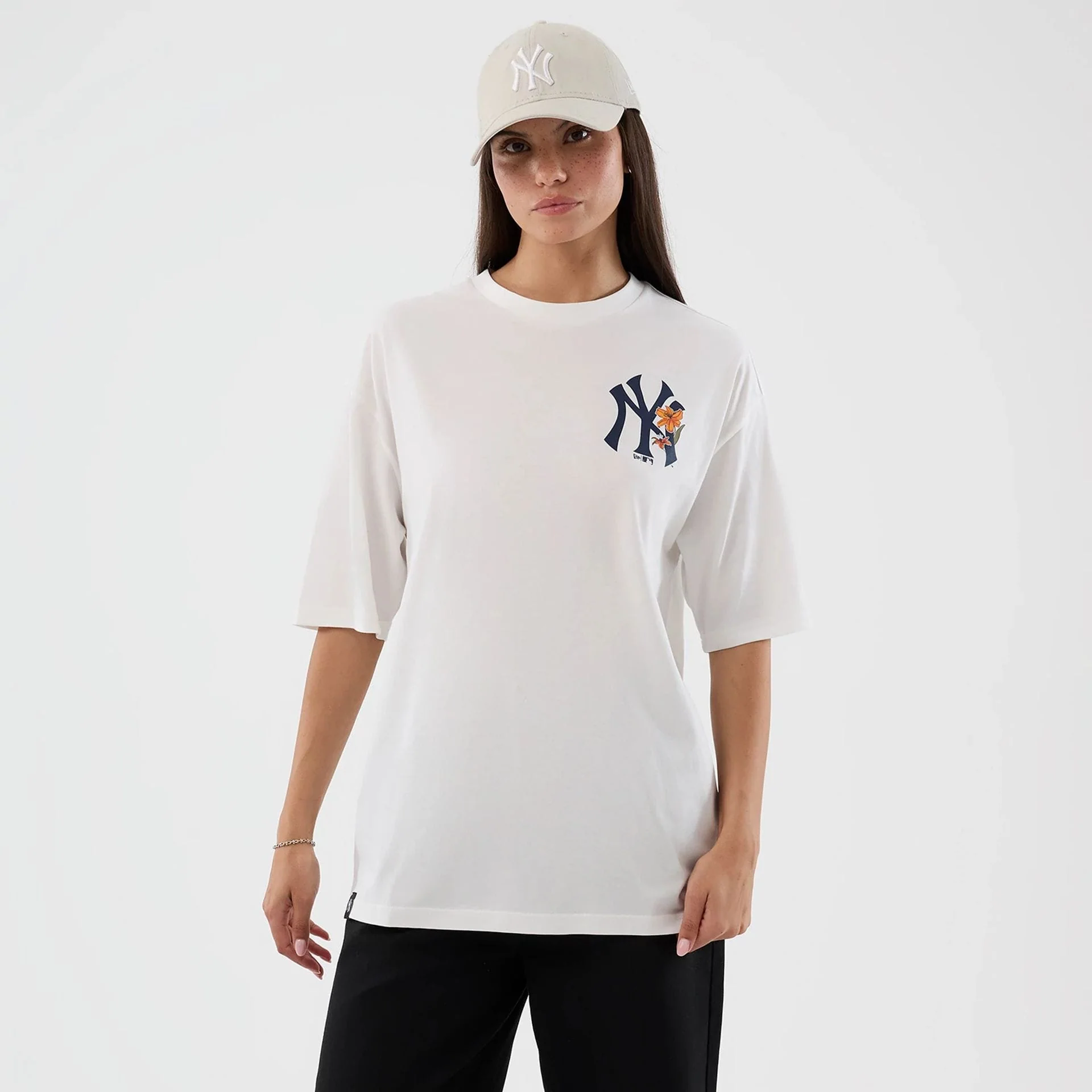 New York Yankees MLB Floral White Oversized T-Shirt - Image 5