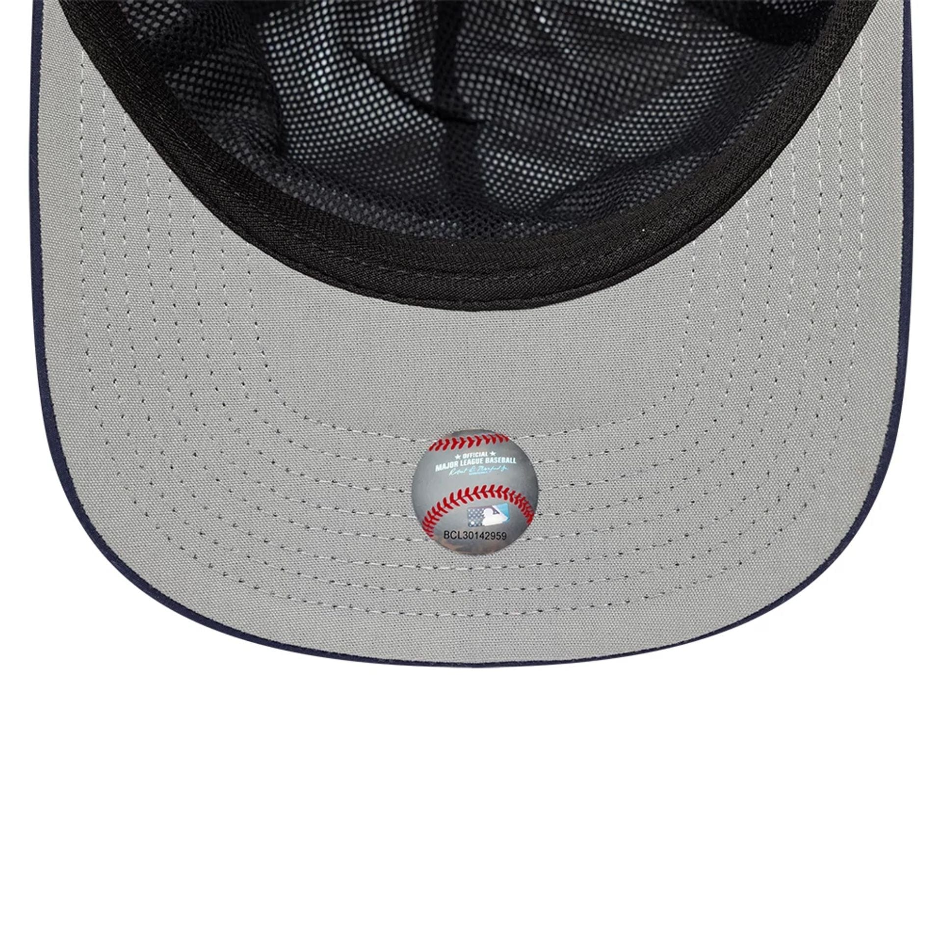 New York Yankees MLB Gore-Tex Navy 9SEVENTY Stretch Snap Adjustable Cap - Image 2