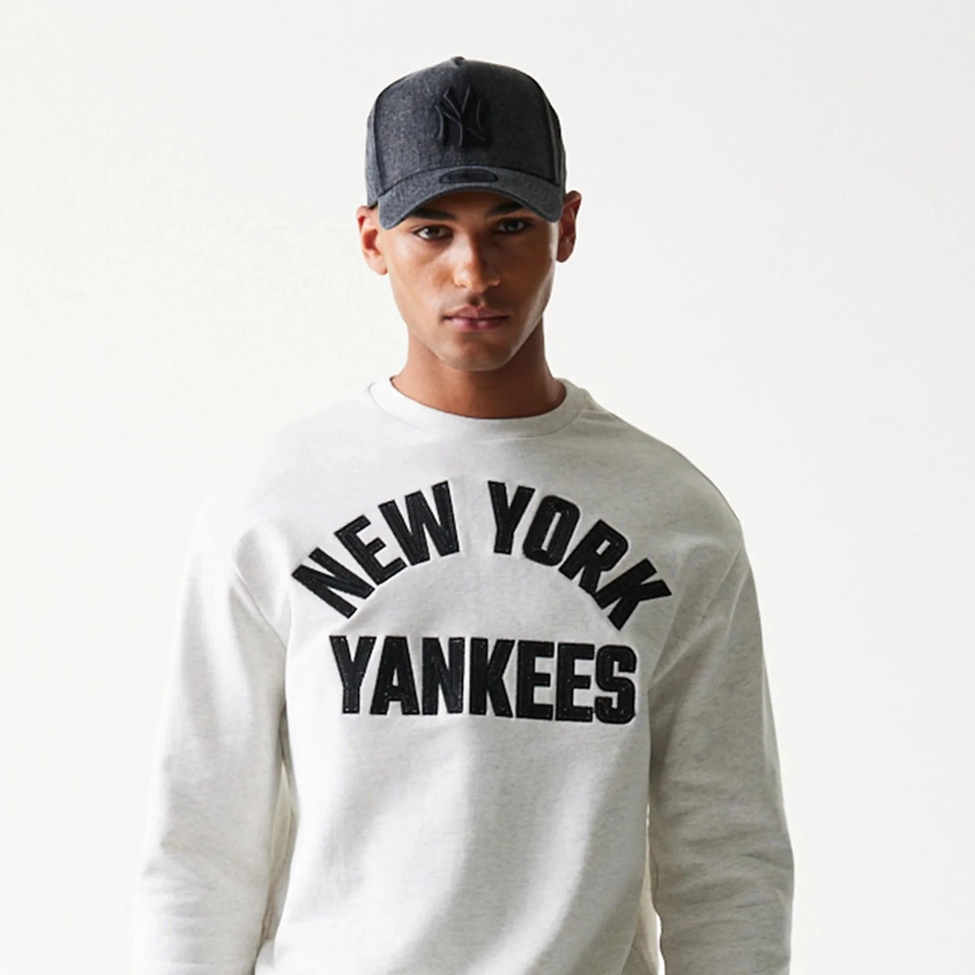 New York Yankees MLB Graphic Pastel Grey Oversized Crew Neck Sweater - Image 5