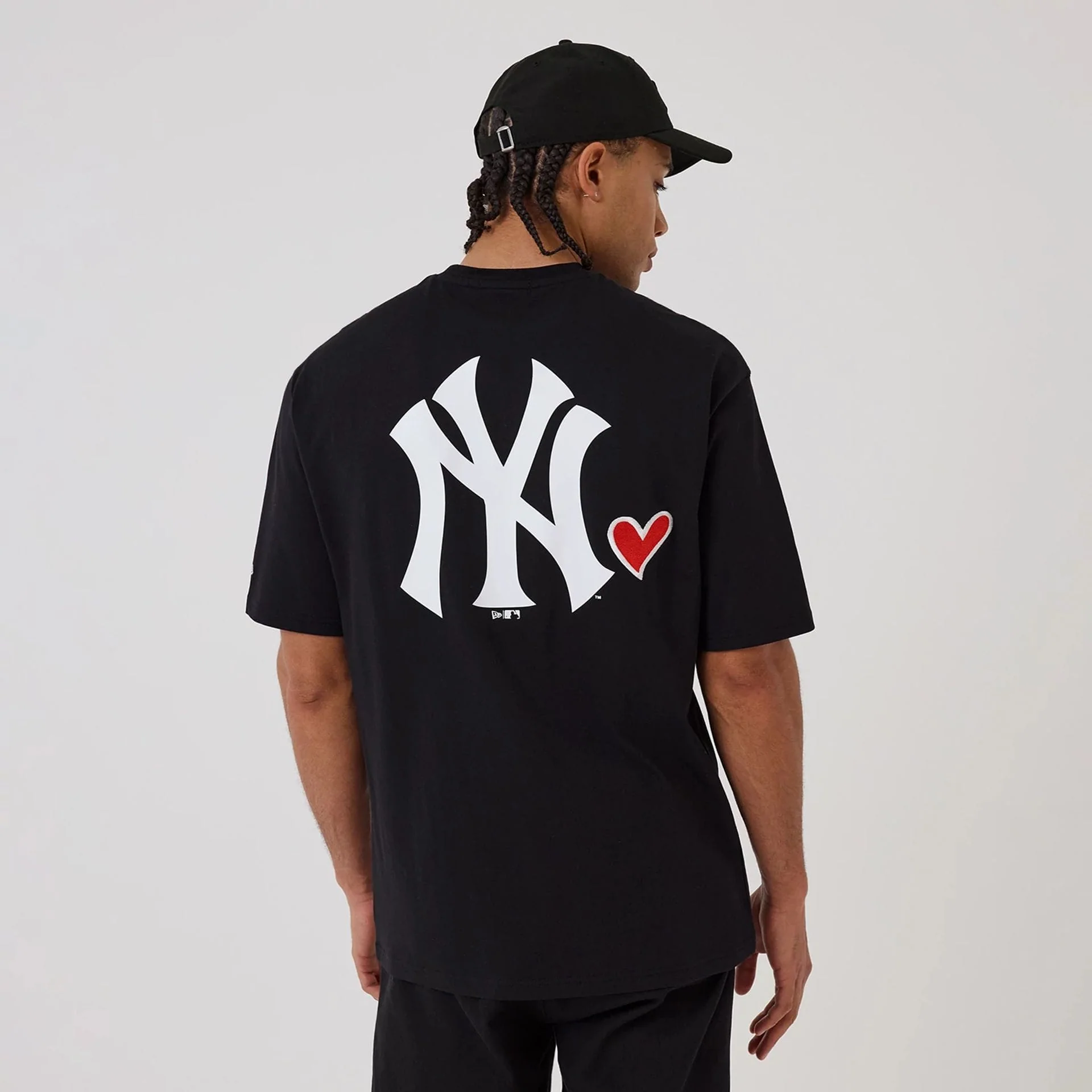 New York Yankees MLB Heart Graphic Black T-Shirt - Image 2