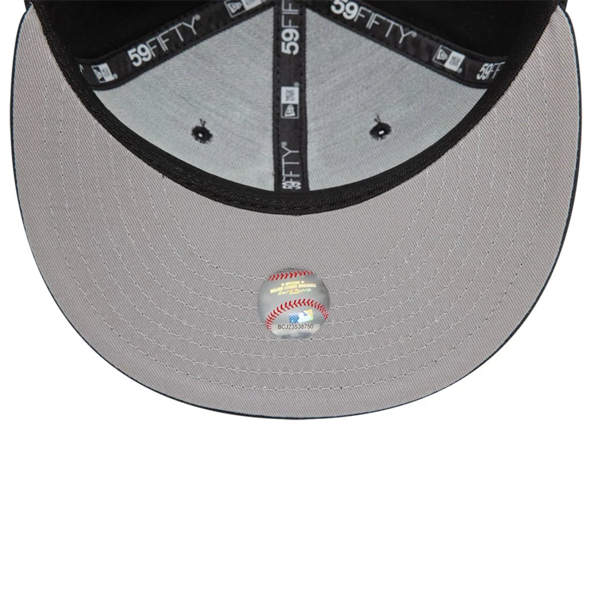 New York Yankees MLB Heart Icon Black 59FIFTY Fitted Cap - Image 2
