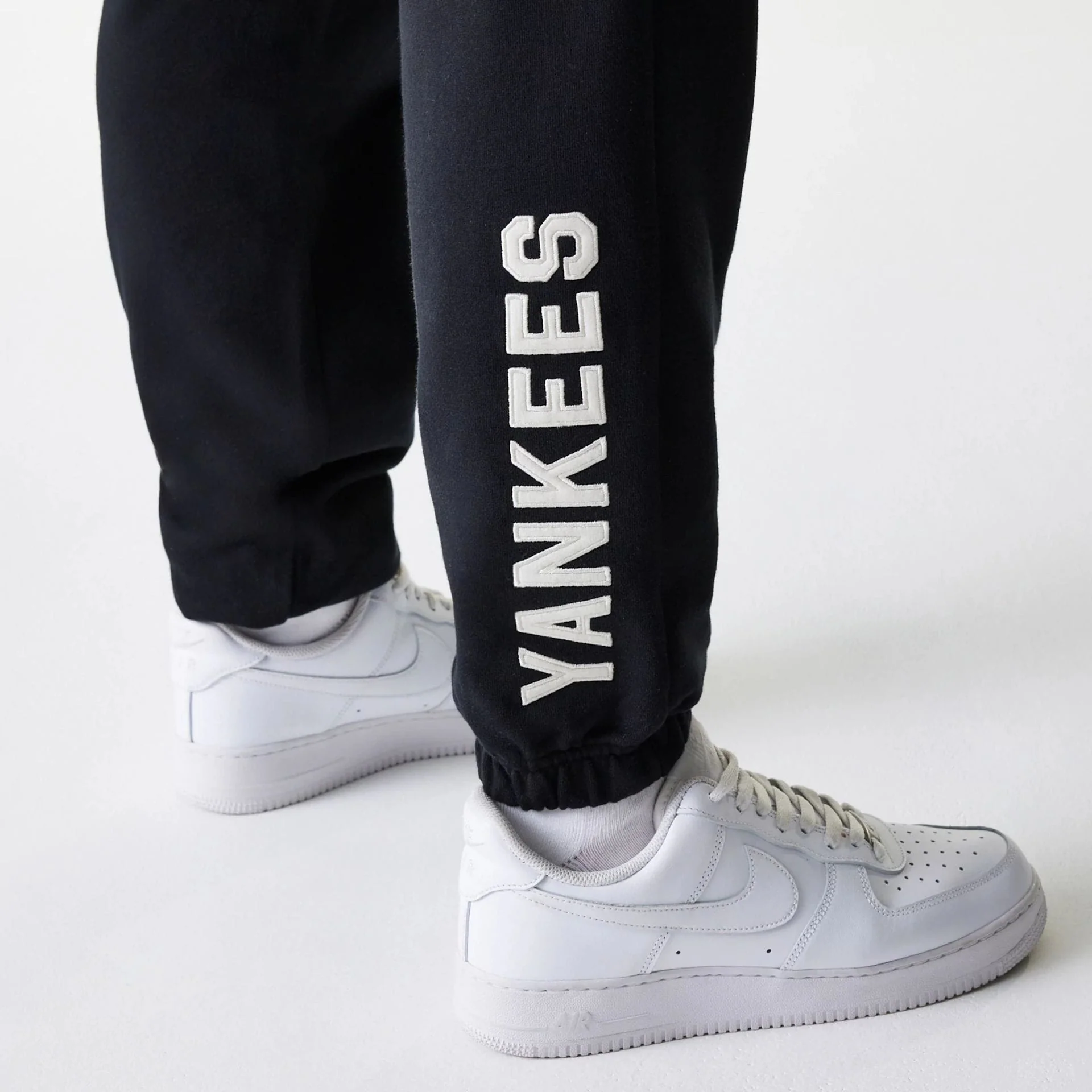 New York Yankees MLB Heritage Black Joggers - Image 3