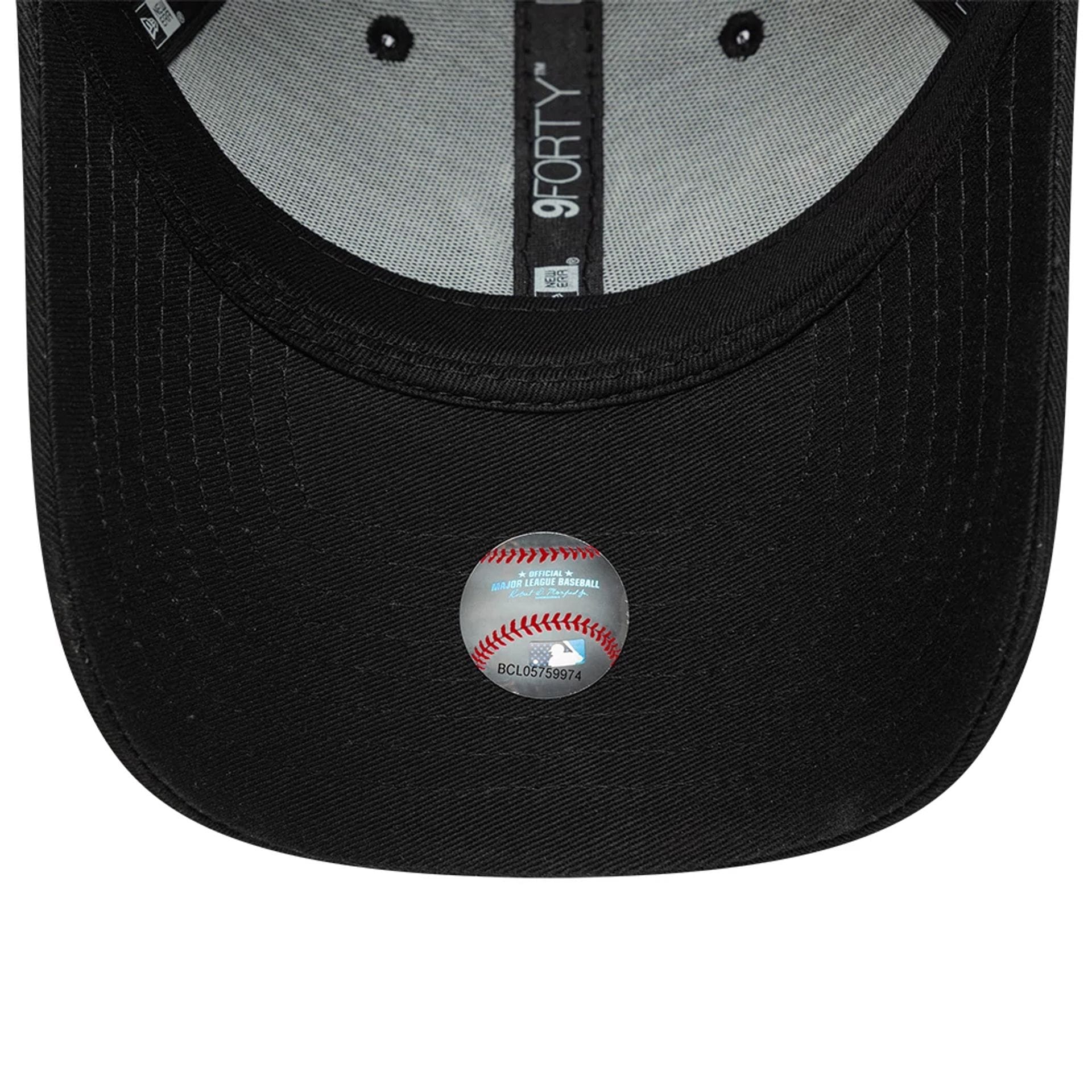 New York Yankees MLB Icon Black 9FORTY Adjustable Cap - Image 5