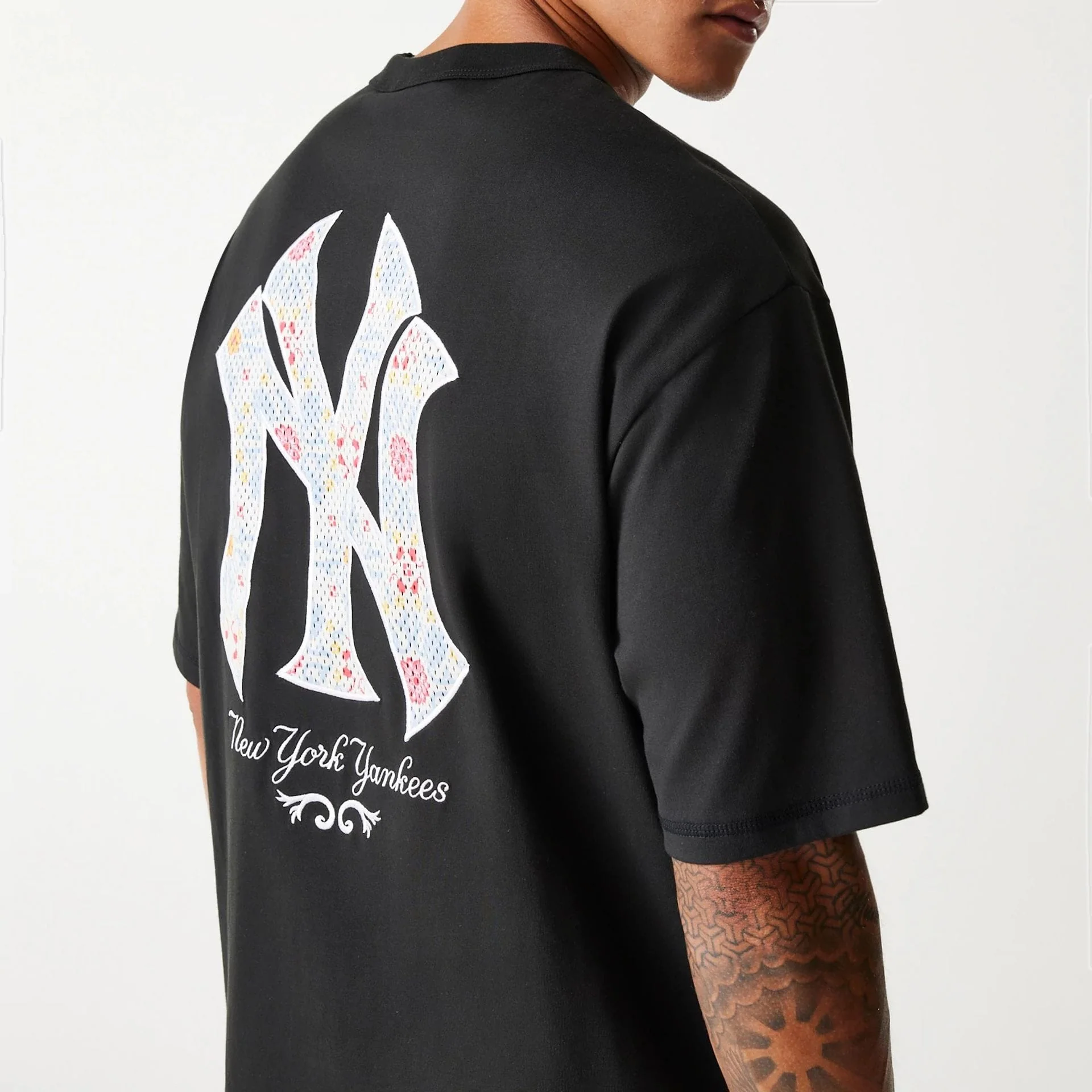 New York Yankees MLB Infill Black Oversized T-Shirt - Image 3