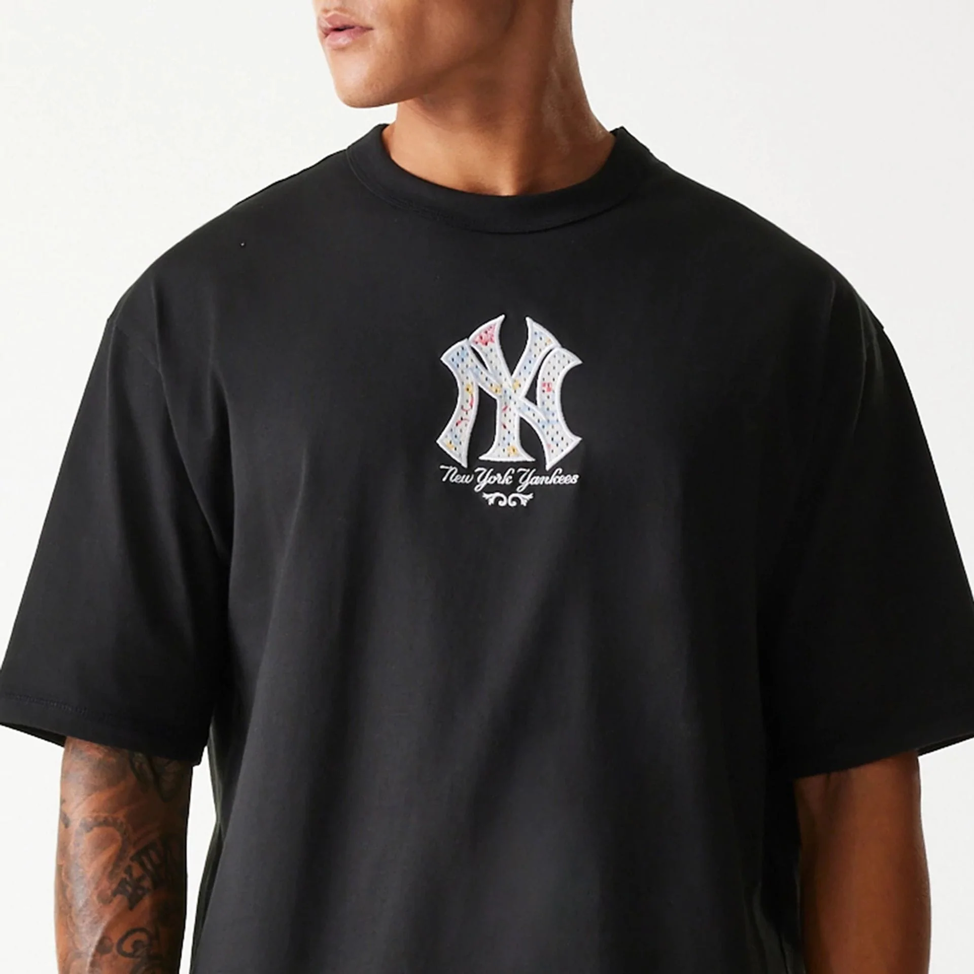 New York Yankees MLB Infill Black Oversized T-Shirt - Image 4