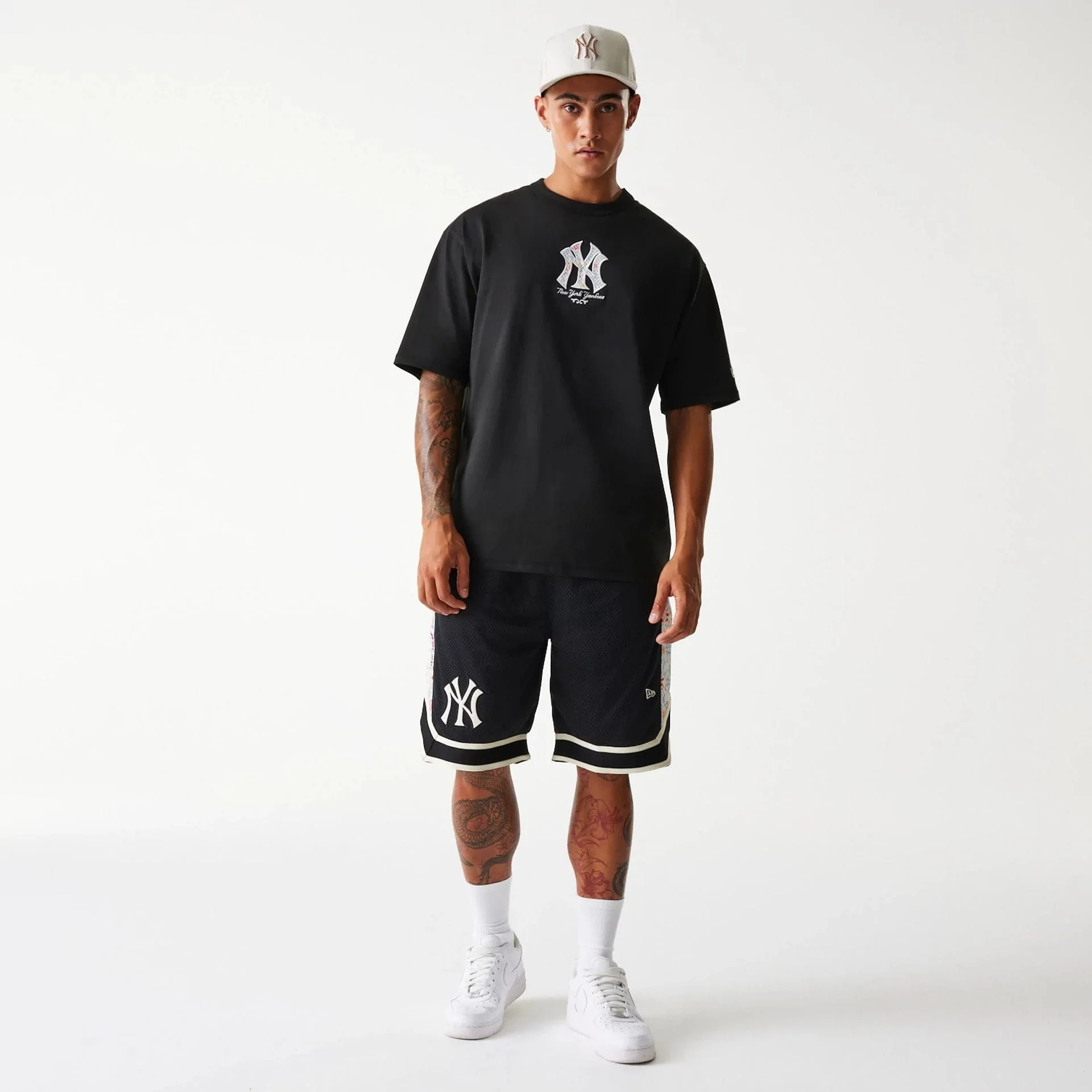 New York Yankees MLB Infill Black Oversized T-Shirt - Image 8