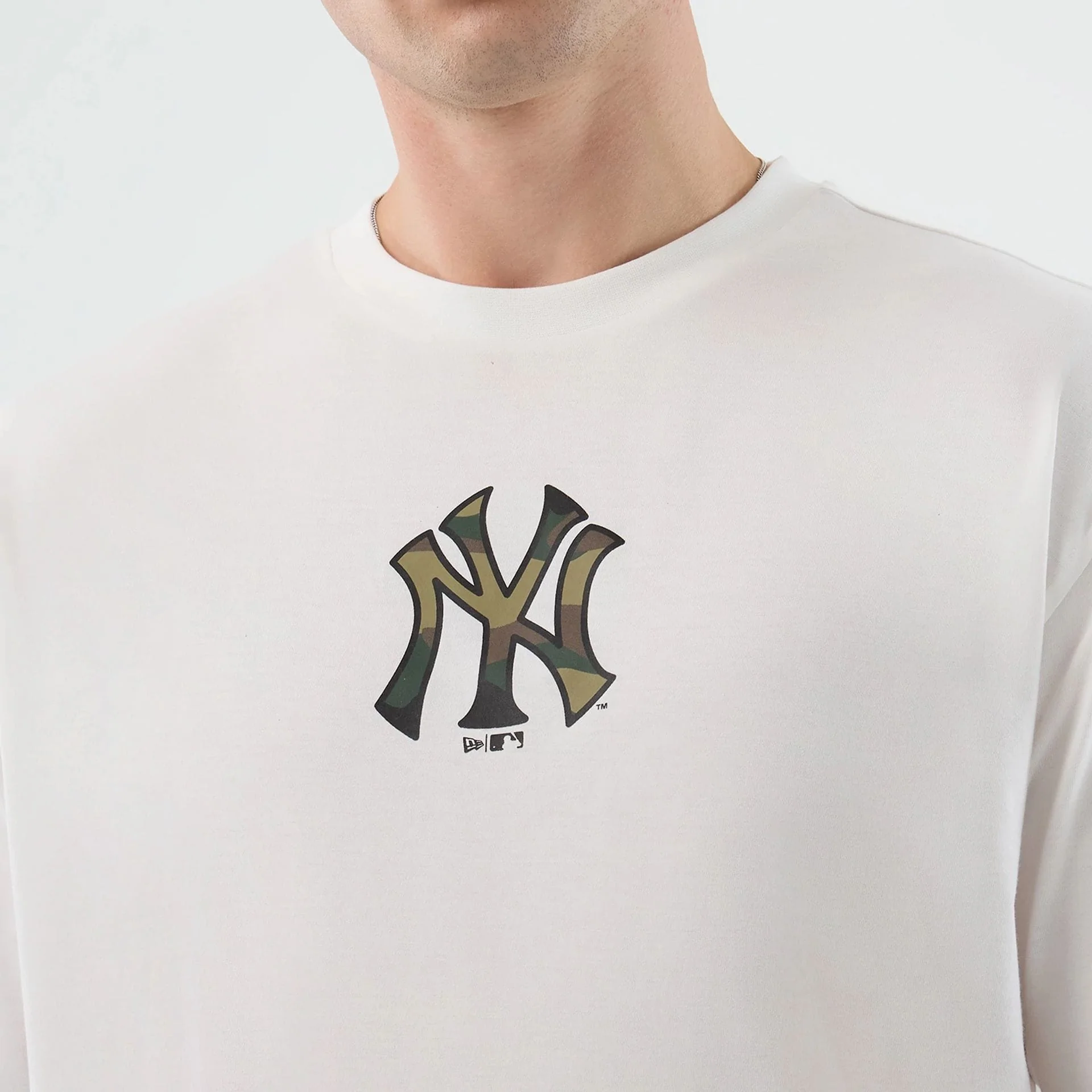 New York Yankees MLB Infill White Oversized T-Shirt - Image 6