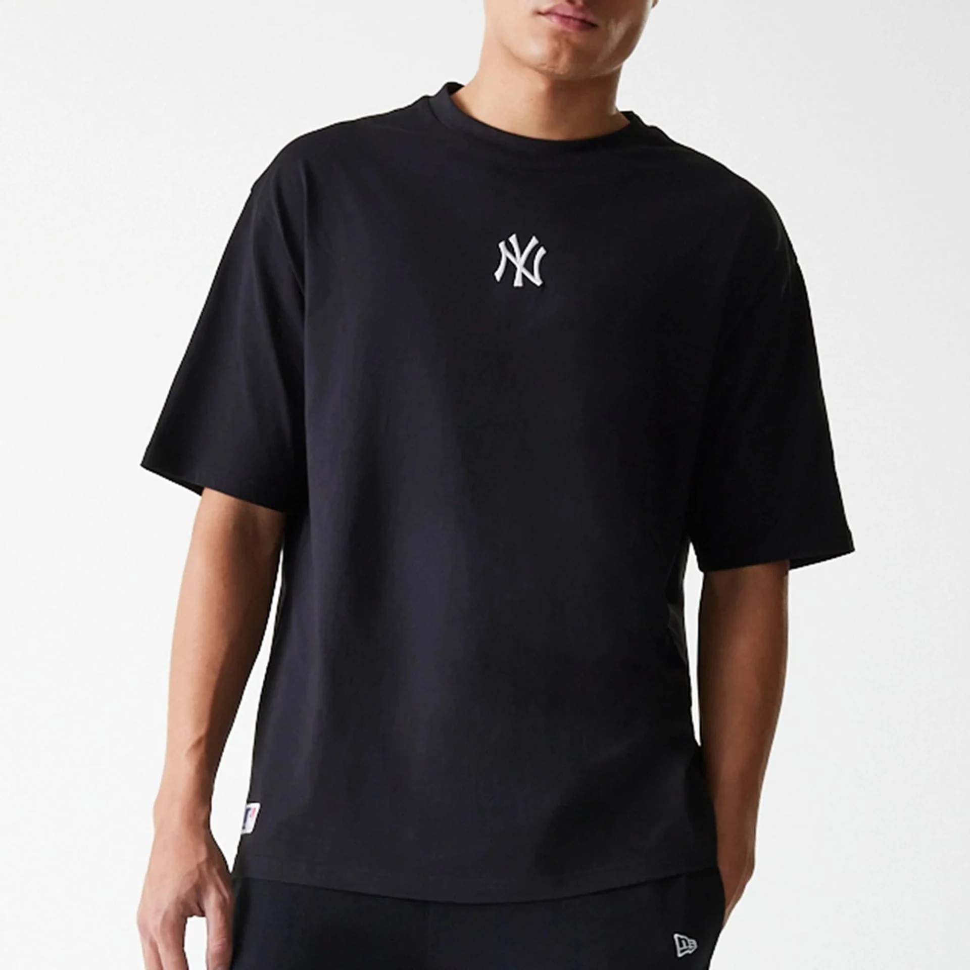New York Yankees MLB League Essential Black Oversized T-Shirt - Image 3