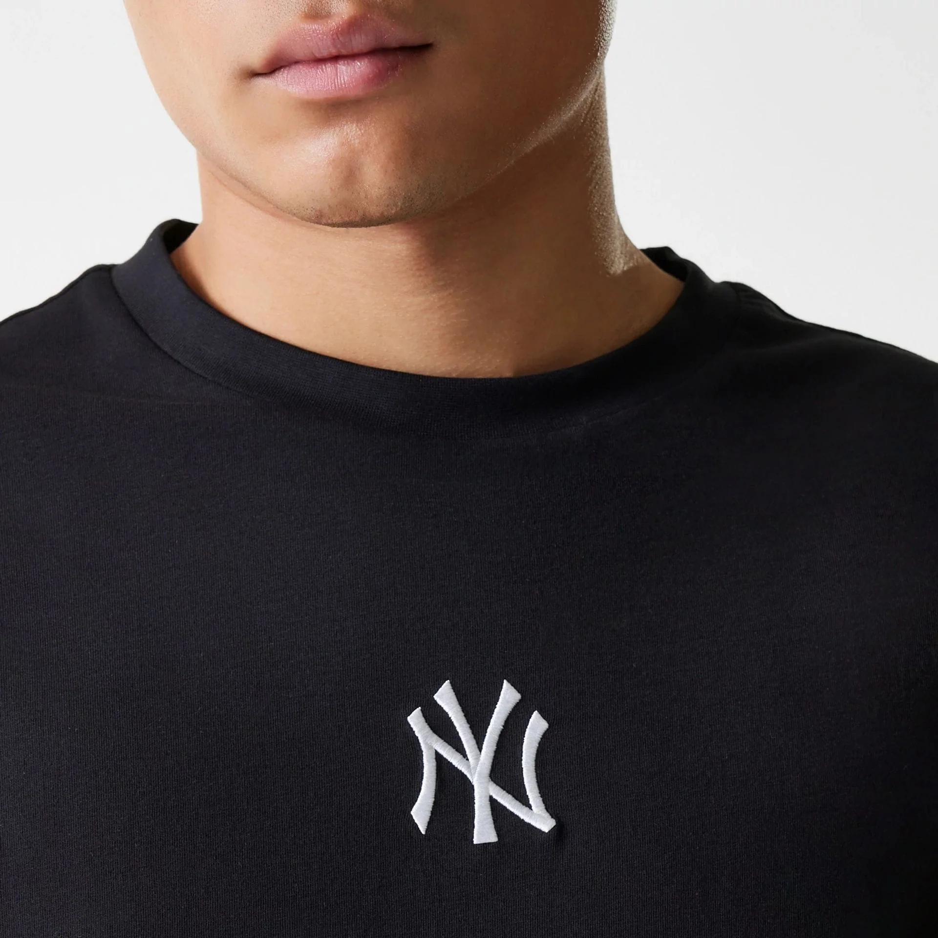 New York Yankees MLB League Essential Black Oversized T-Shirt - Image 4